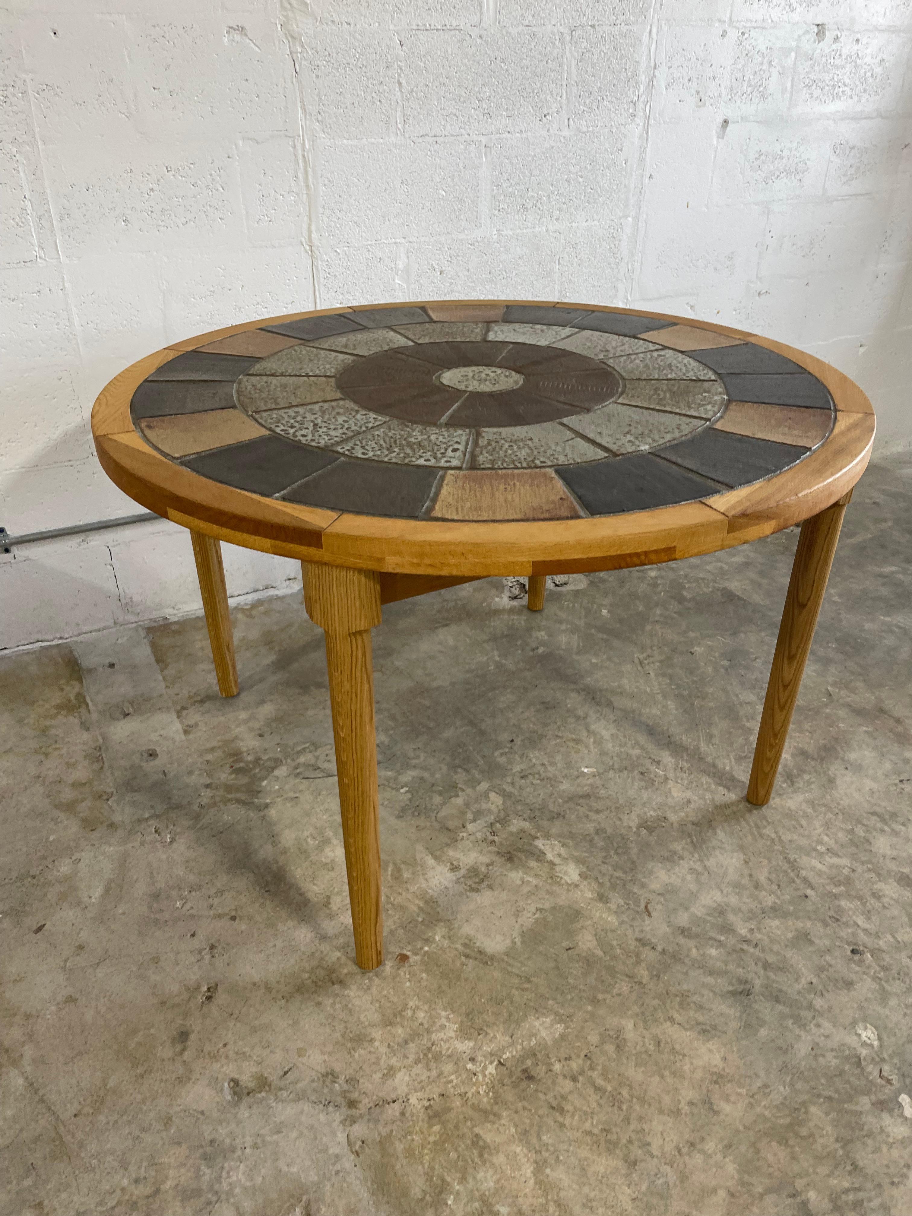 Scandinavo moderno Tavolo da caffè o da colazione moderno danese in Oak e piastrelle di Tue Poulsen in vendita