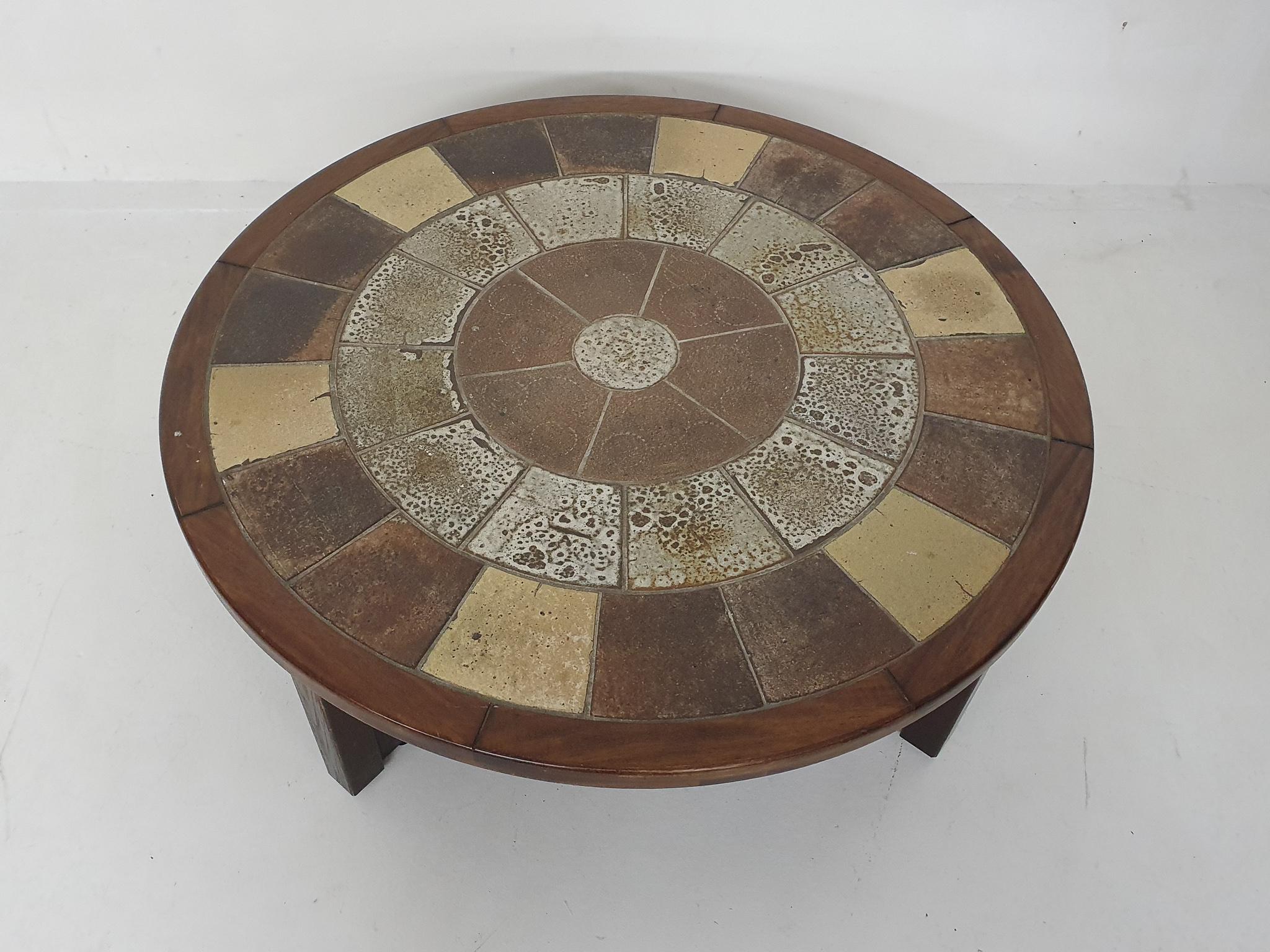 Table basse en pierre et chêne Tue Poulsen pour Haslev Mbelsnedkeri, Danemark, années 1960 en vente 2