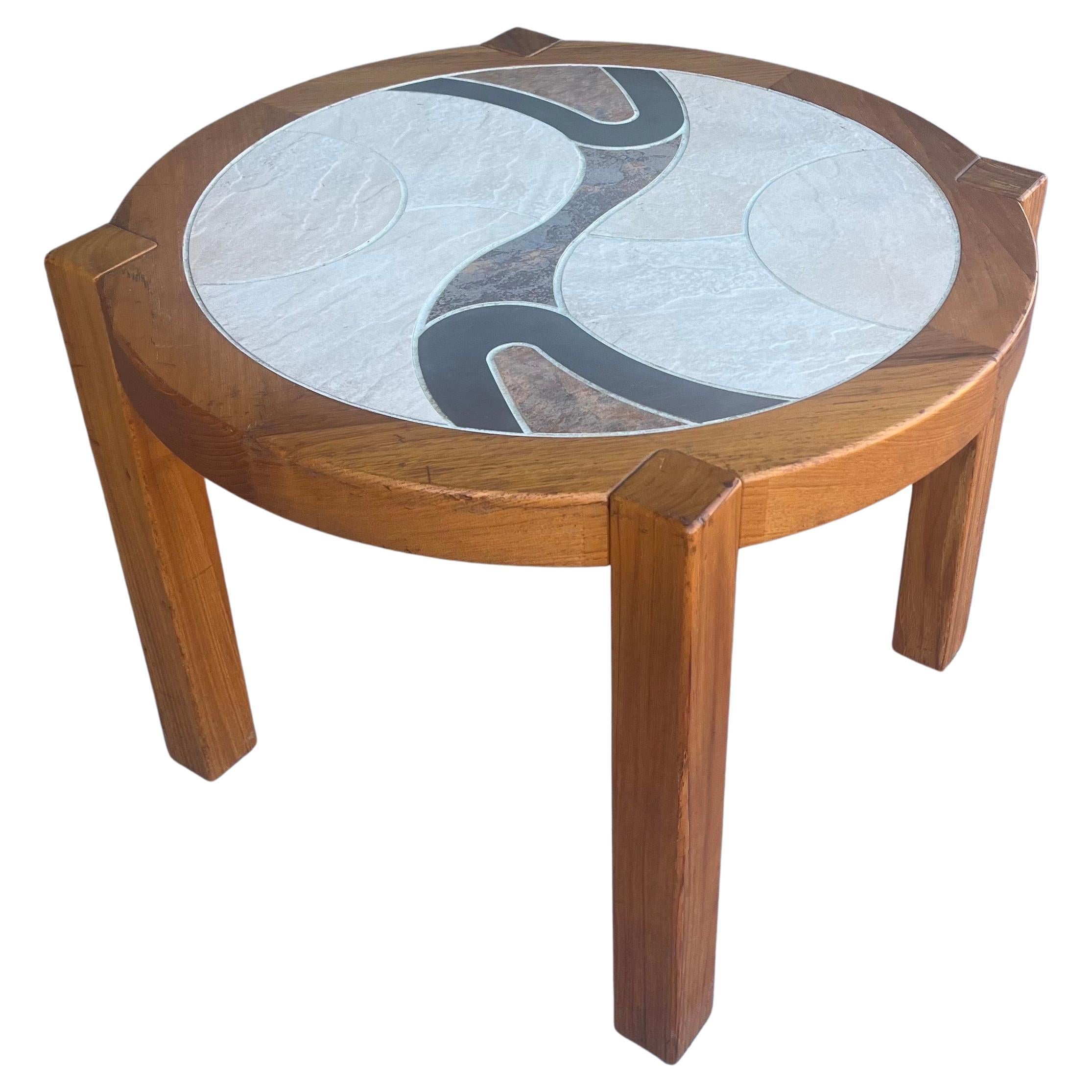 Tue Poulsen Cocktail/Mesa auxiliar artesanal para Haslev, Teka maciza con azulejos de cerámica