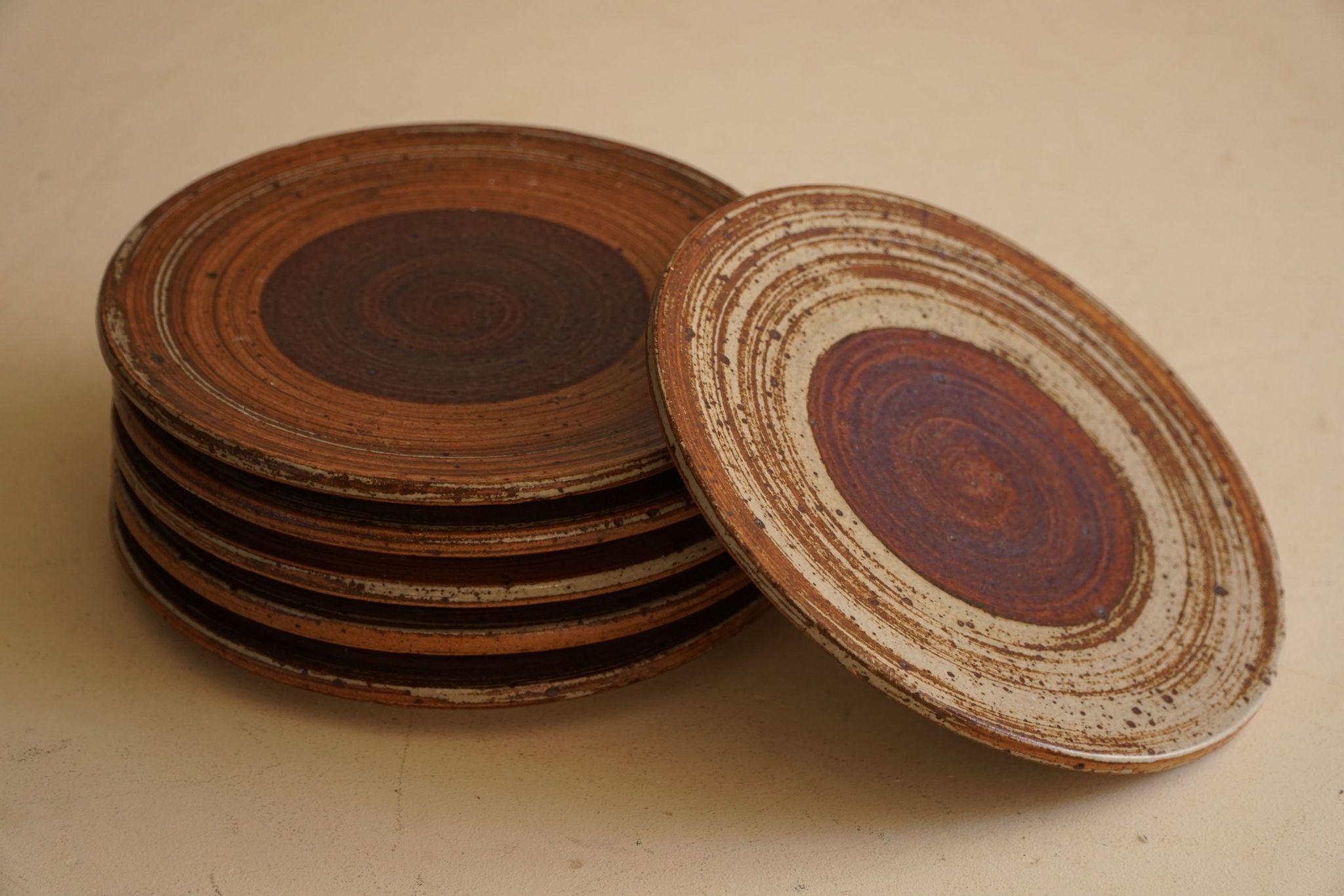 Set von 6 Keramiktellern in Erdtönen von Tue Poulsen, Dänische Moderne, 1960er Jahre im Angebot 5