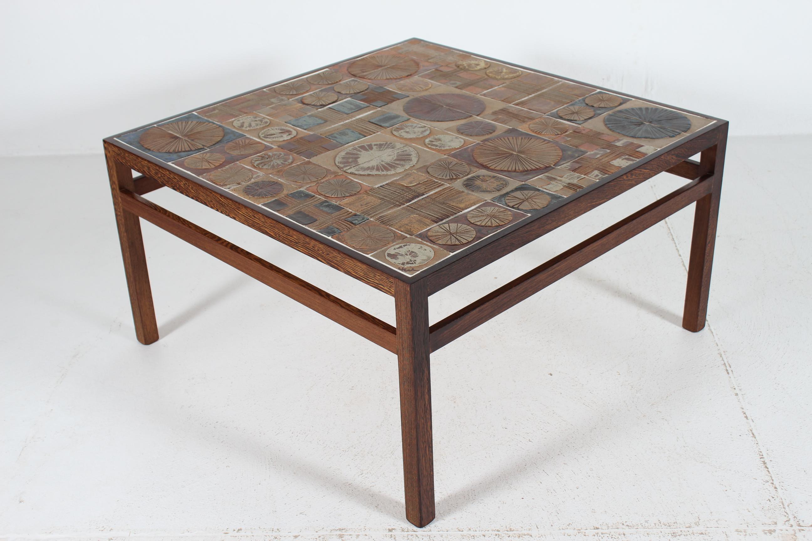 Tue Poulsen Couchtisch mit quadratischer Kachelplatte in Wenge by Erik Wørts Danmark 1960s (Keramik) im Angebot