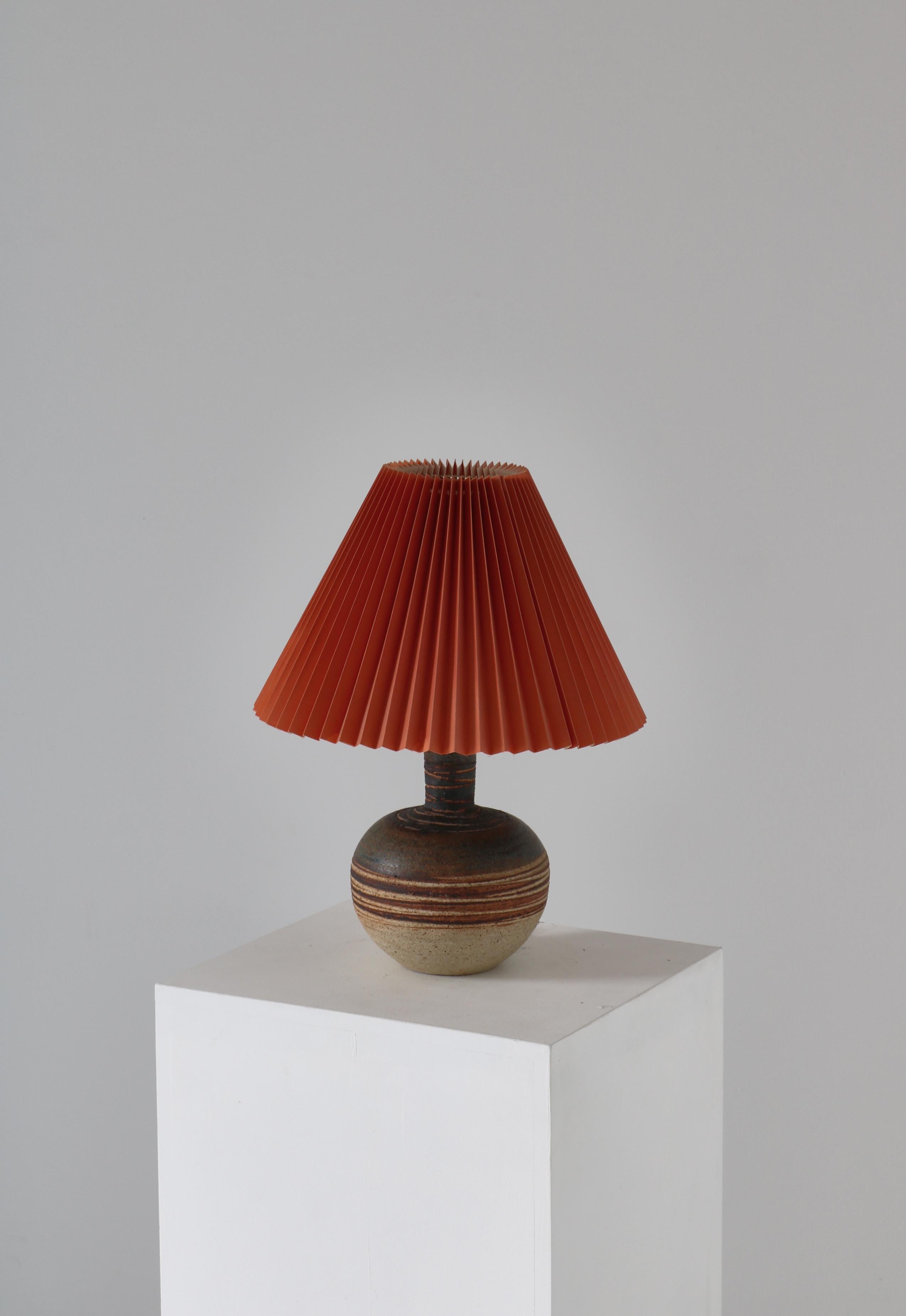 Tue Poulsen Table Lamp Scandinavian Modern Ceramic in Earth Colors, 1960s In Good Condition For Sale In Odense, DK