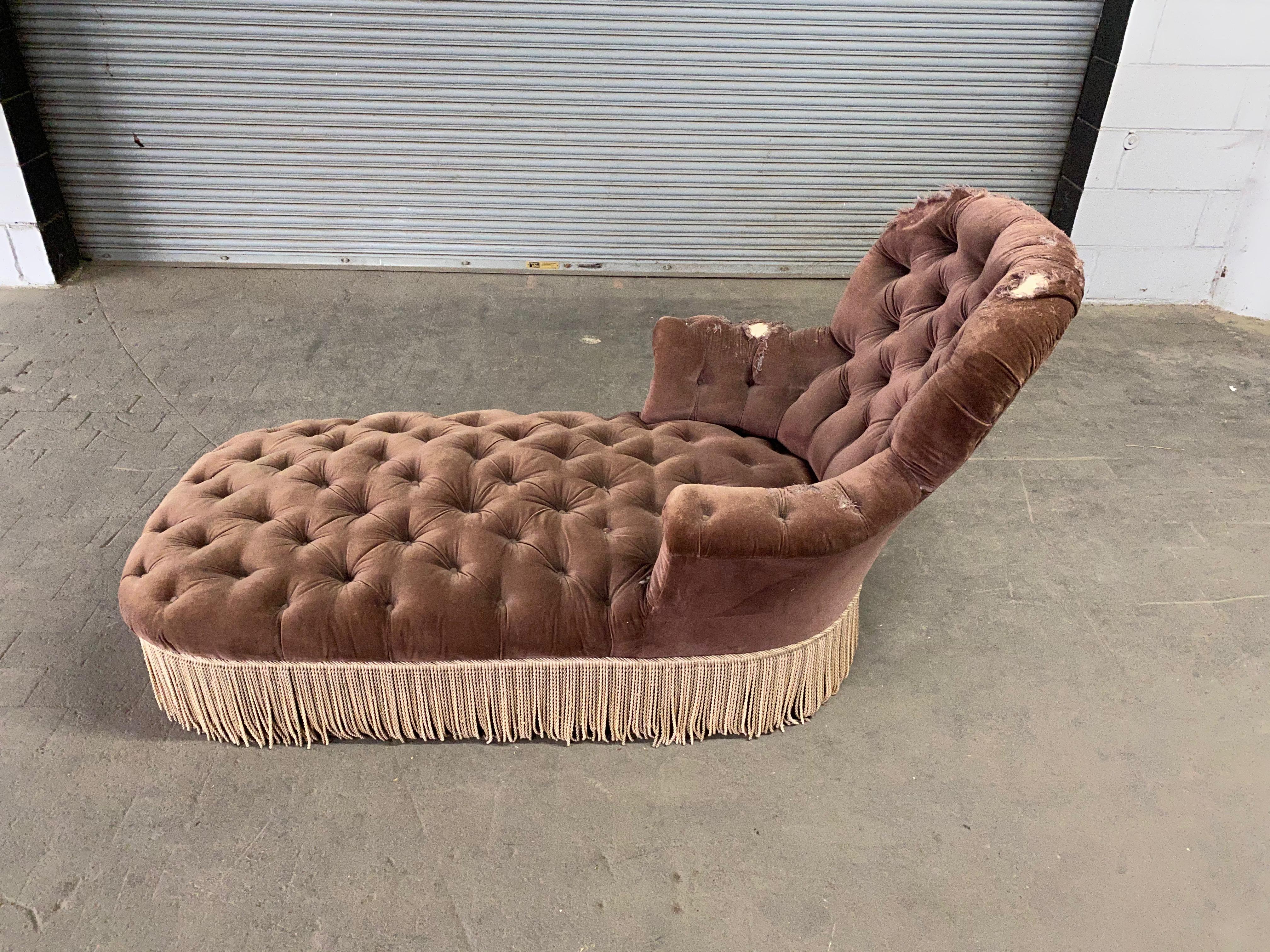 Tufted 19th Century French Chaise in Purple Velvet 6