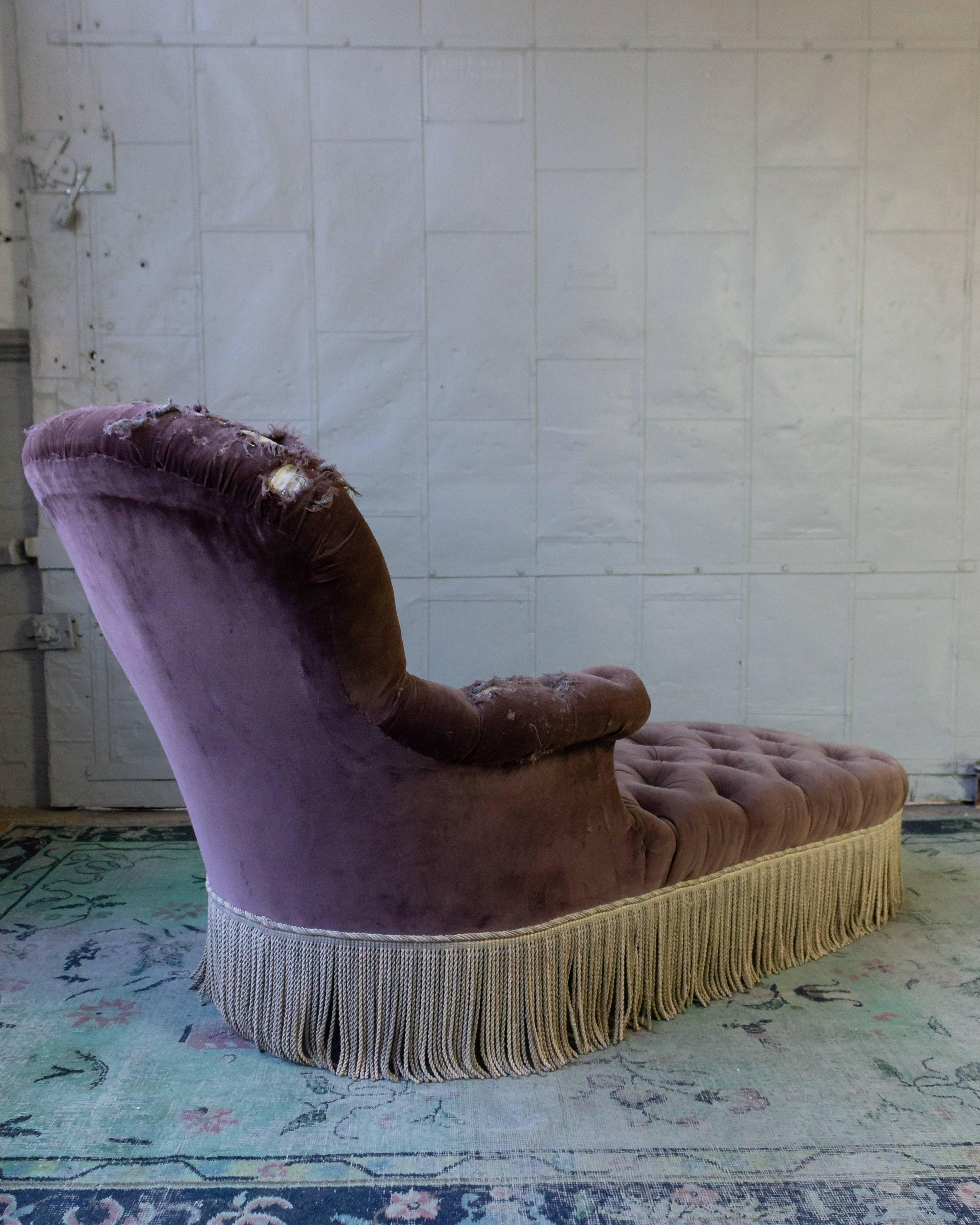 Beech Tufted 19th Century French Chaise in Purple Velvet