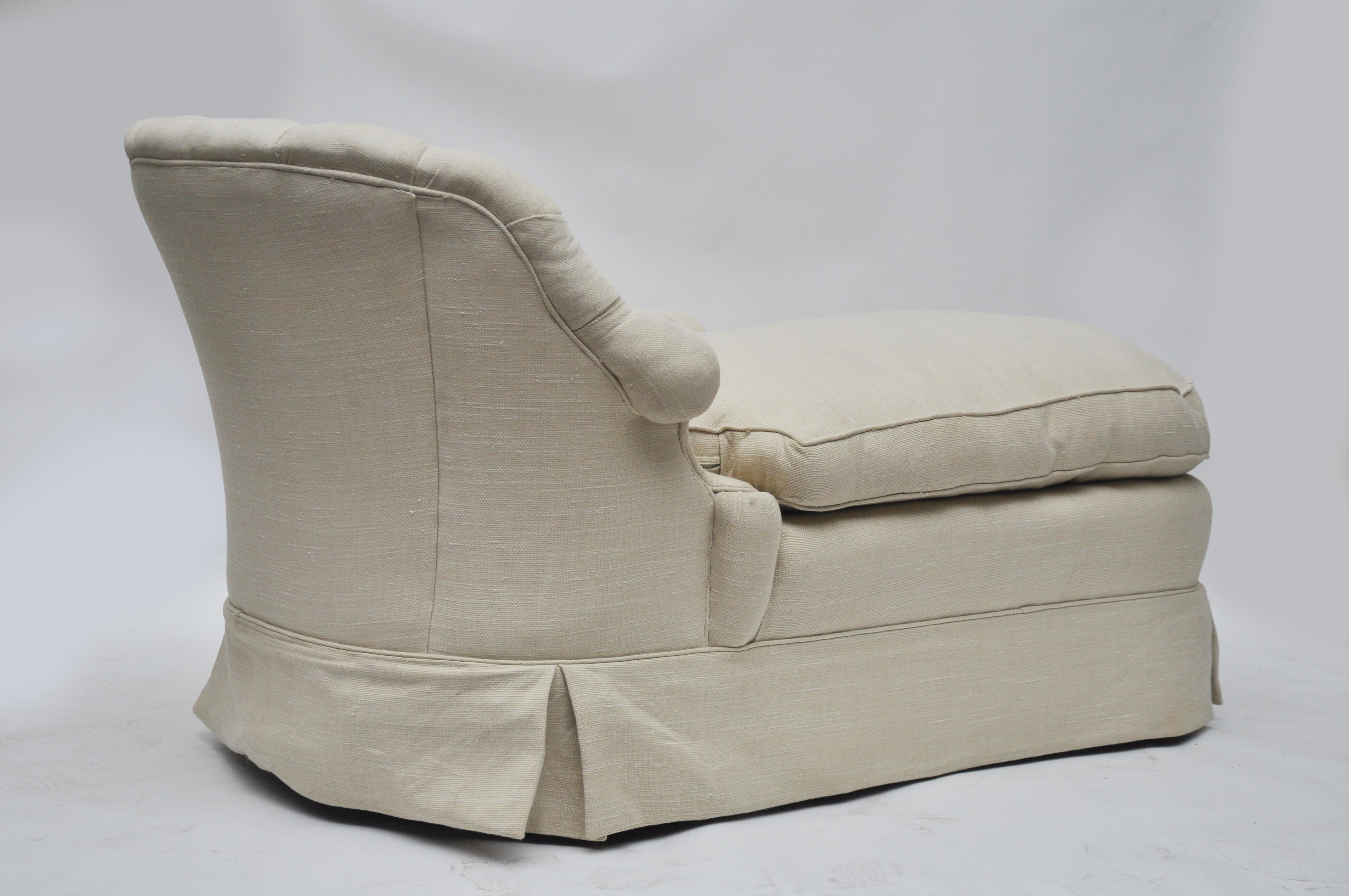 Tufted Back Chaise Lounge Chair im Zustand „Gut“ in Geneva, IL