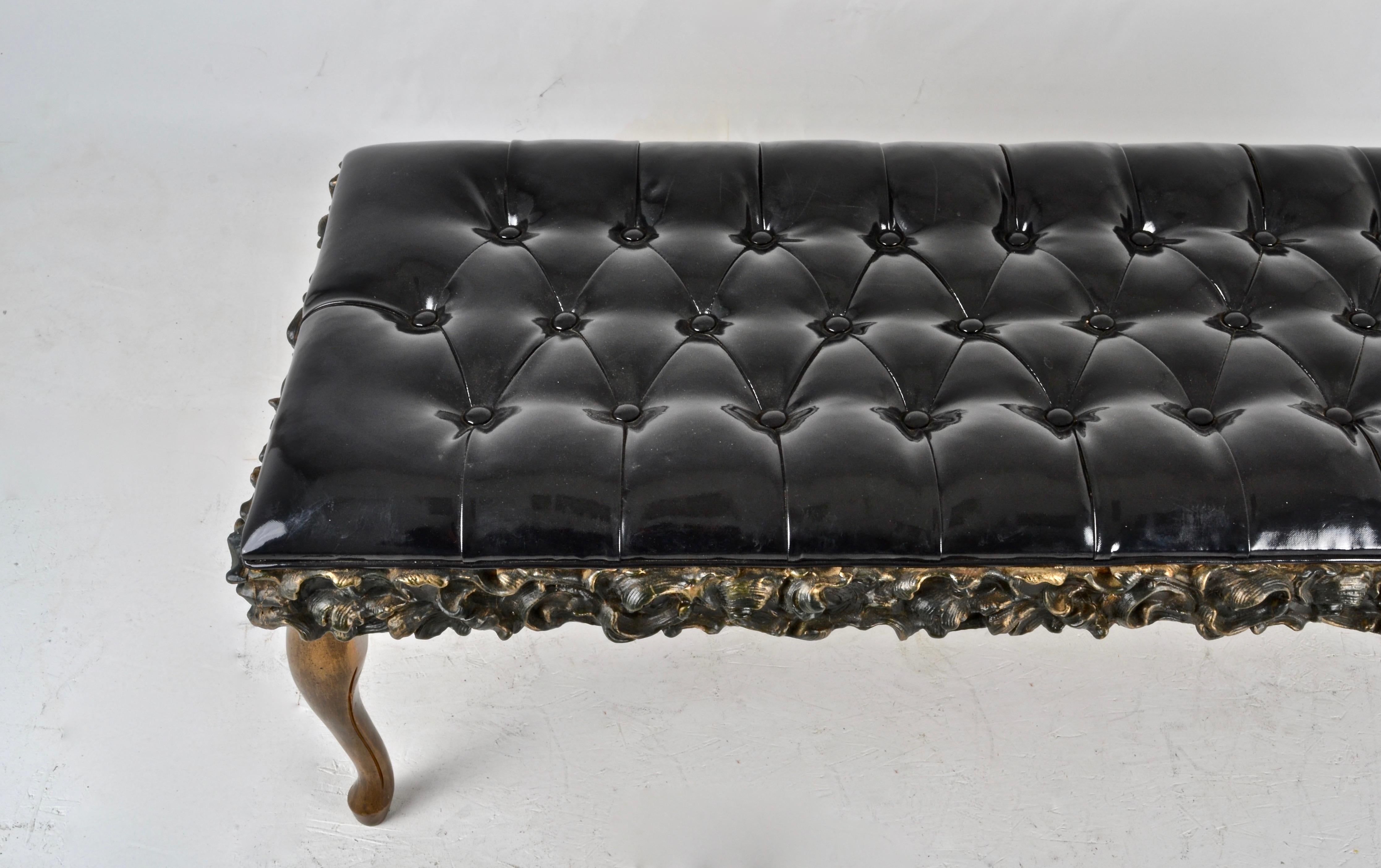 Tufted Bench with Figured Polychromed Base and Patent Leather Cover im Zustand „Gut“ in Norwalk, CT