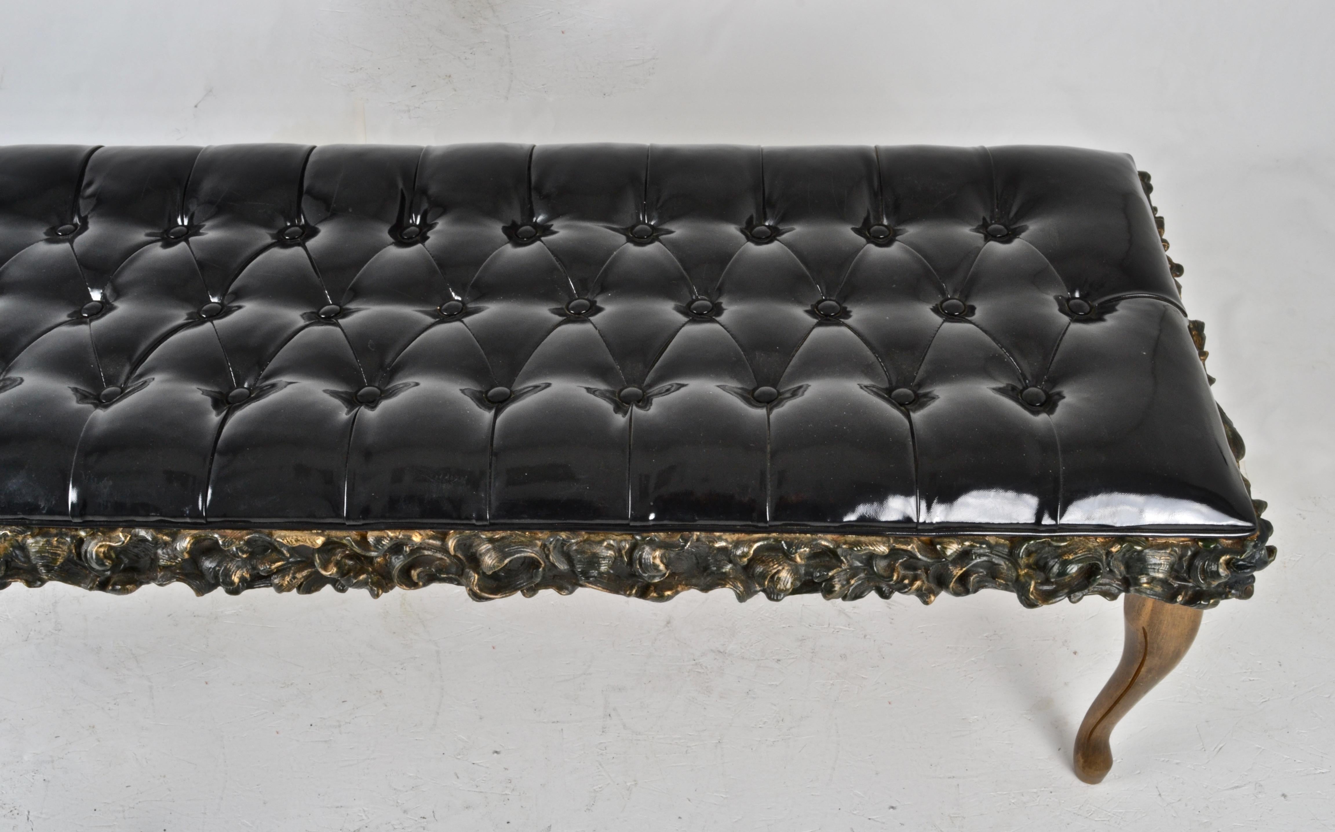Tufted Bench with Figured Polychromed Base and Patent Leather Cover (Frühes 20. Jahrhundert)