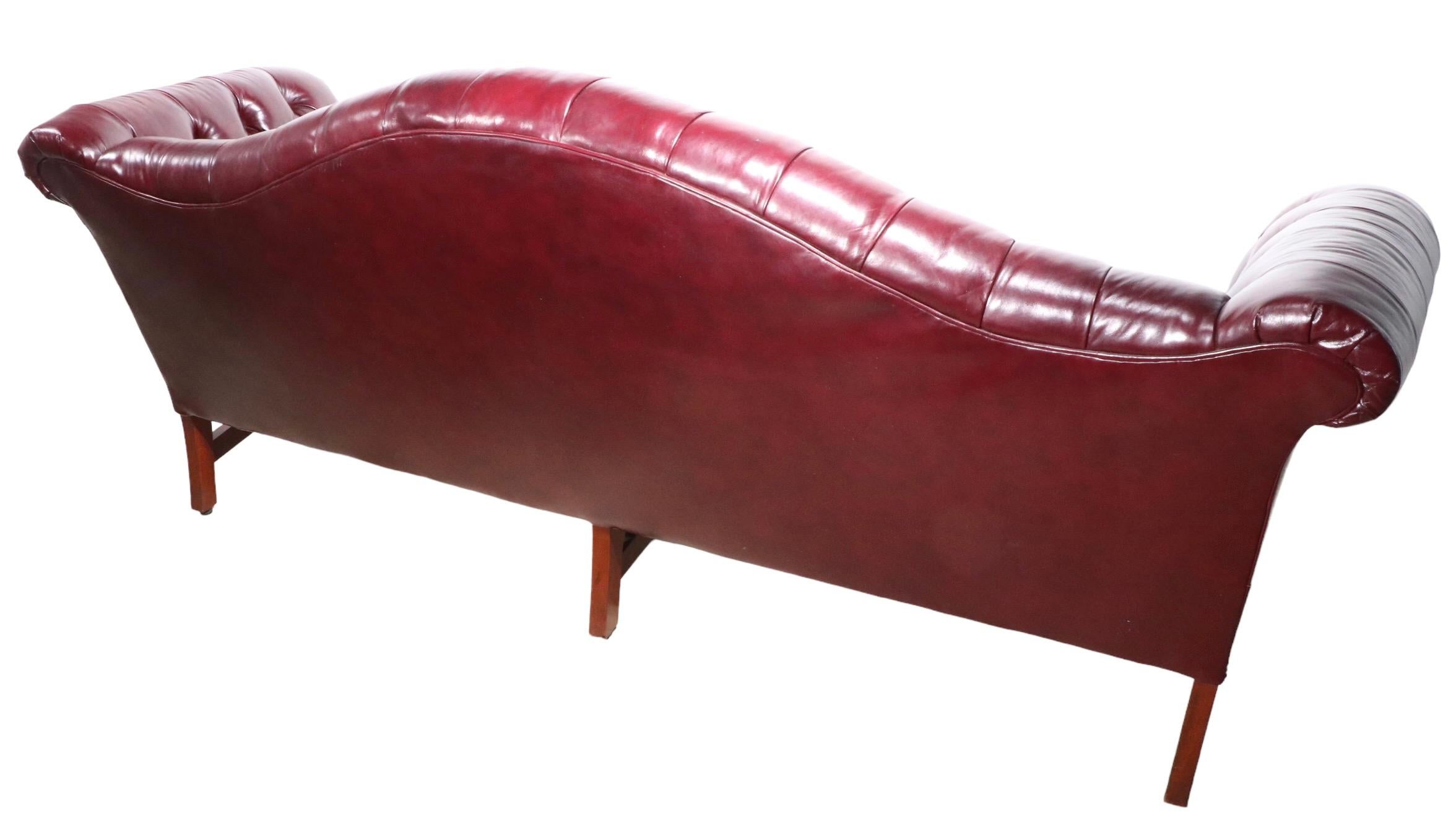 Getuftetes Burgunderrot  Chesterfield-Sofa aus Leder ca. 1950/1960er Jahre im Angebot 5
