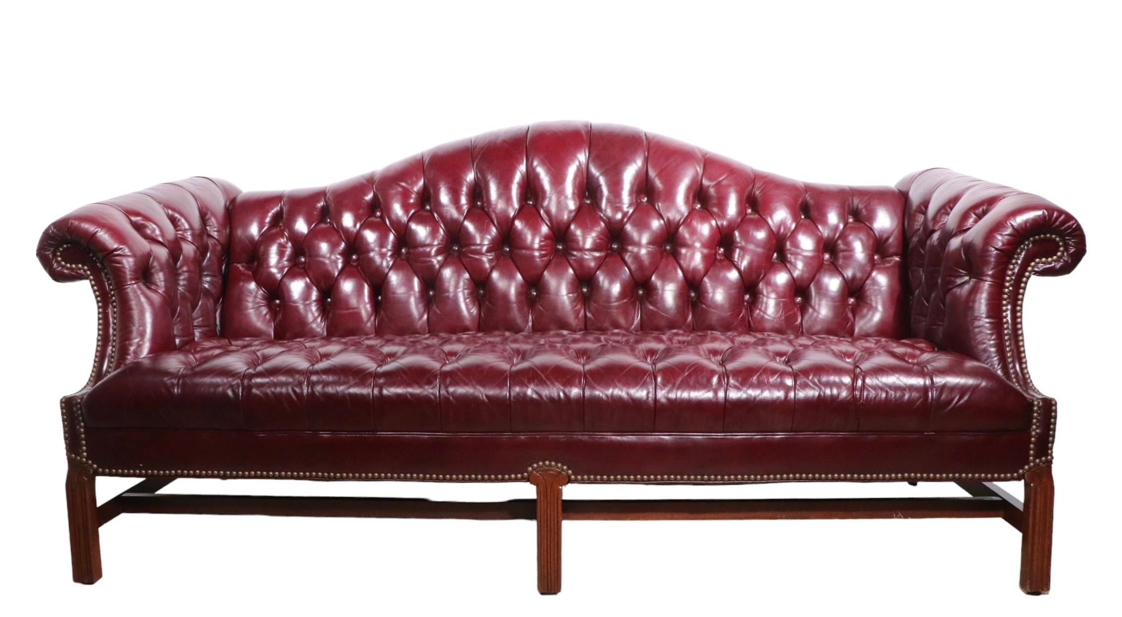  Getuftetes Burgunderrot  Chesterfield-Sofa aus Leder ca. 1950/1960er Jahre im Angebot 6