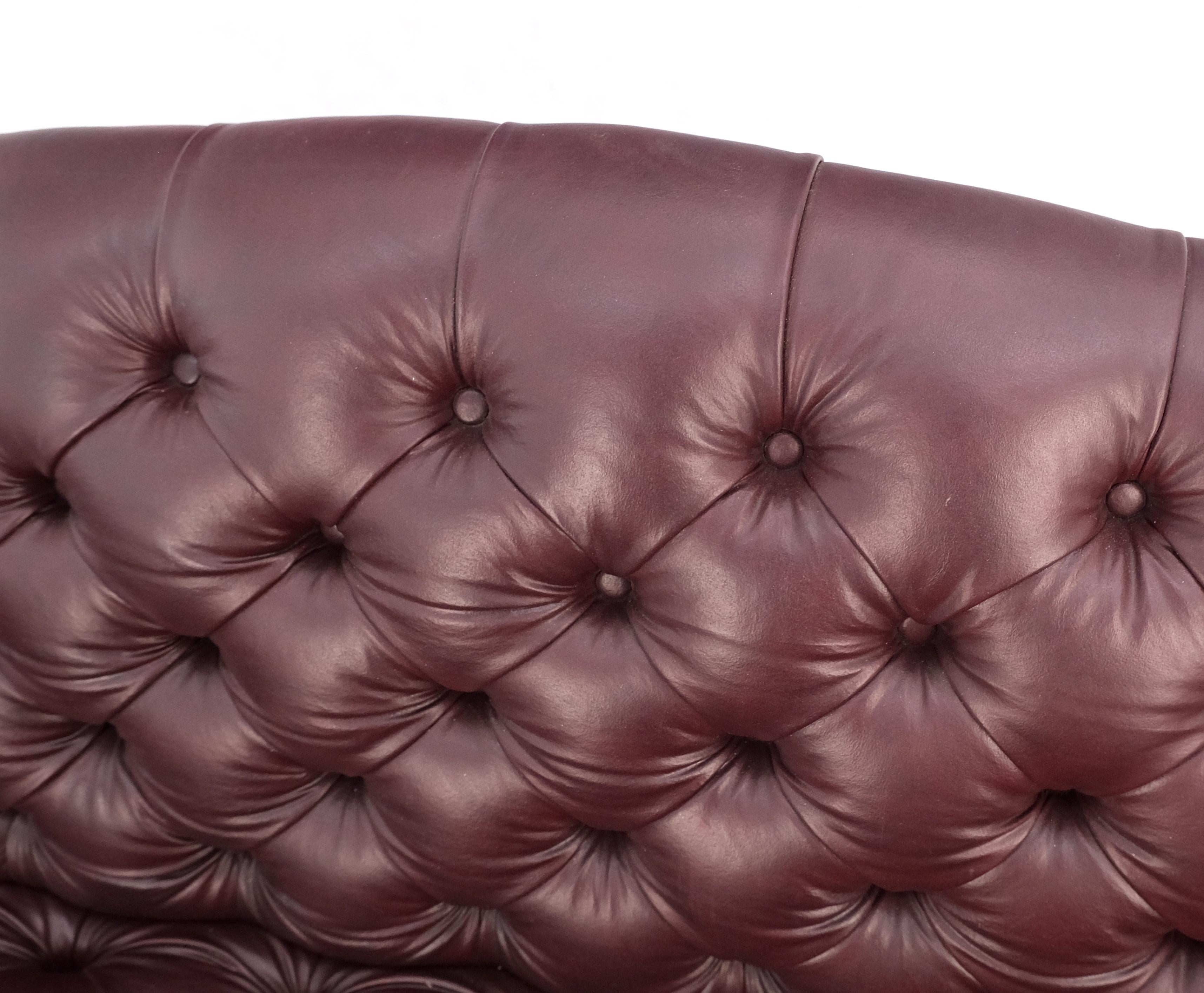 American Tufted Burgundy Leather Federal Style Settee Love Seat Couch Sofa MINT! For Sale