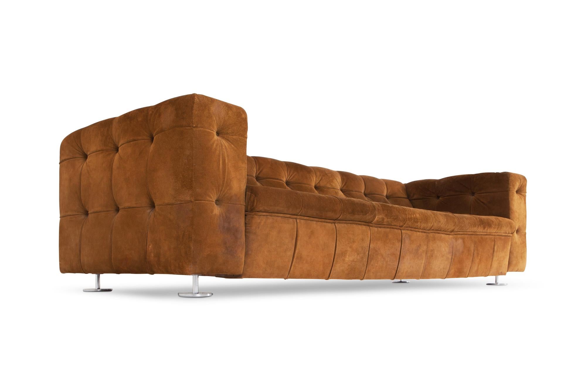 Tufted Camel Suede Vintage Three-Seat on Chrome Feet 1970s, Italy In Good Condition In Antwerp, BE