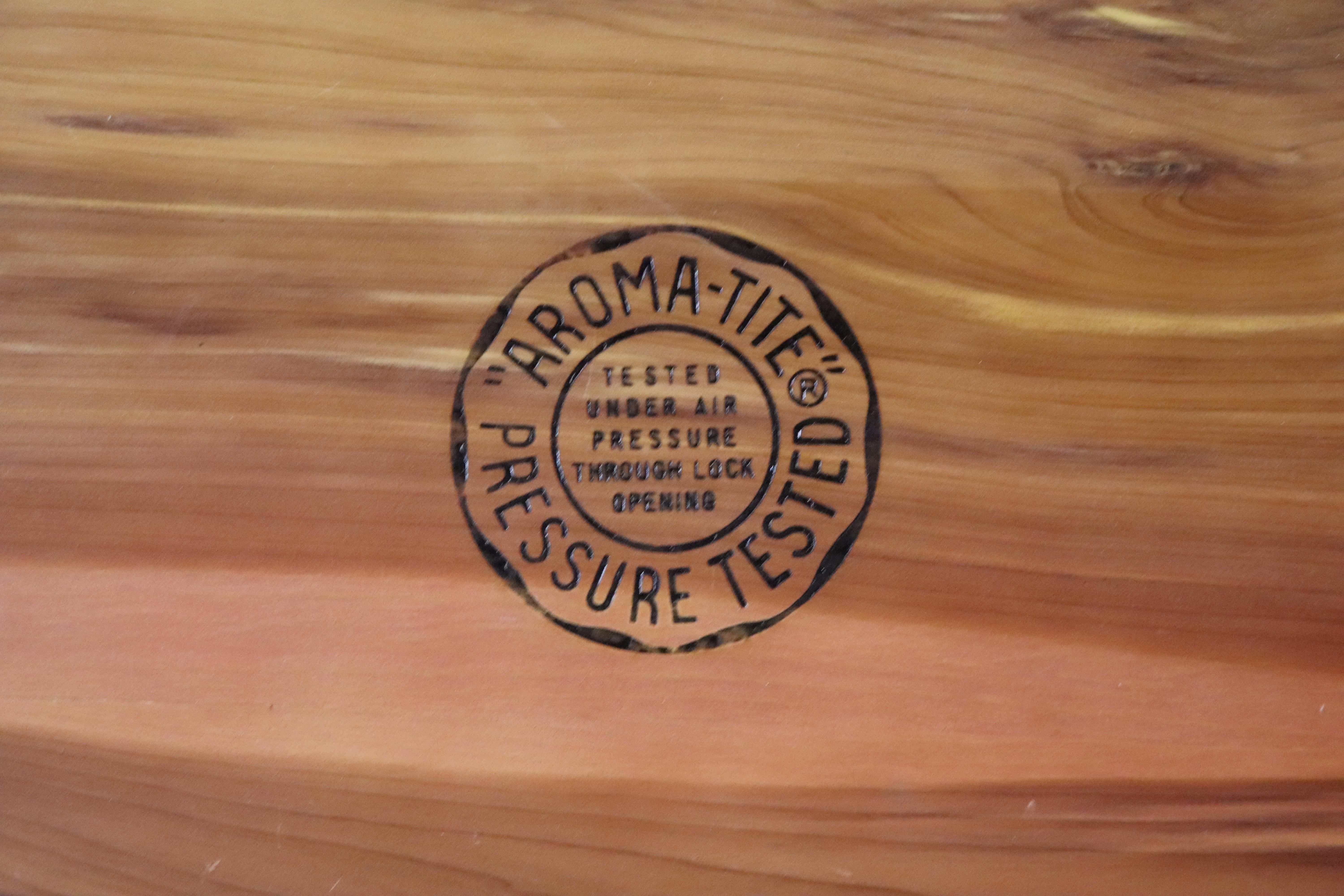 Hope Chest aus getuftetem Zedernholz von Lane Furniture (20. Jahrhundert) im Angebot