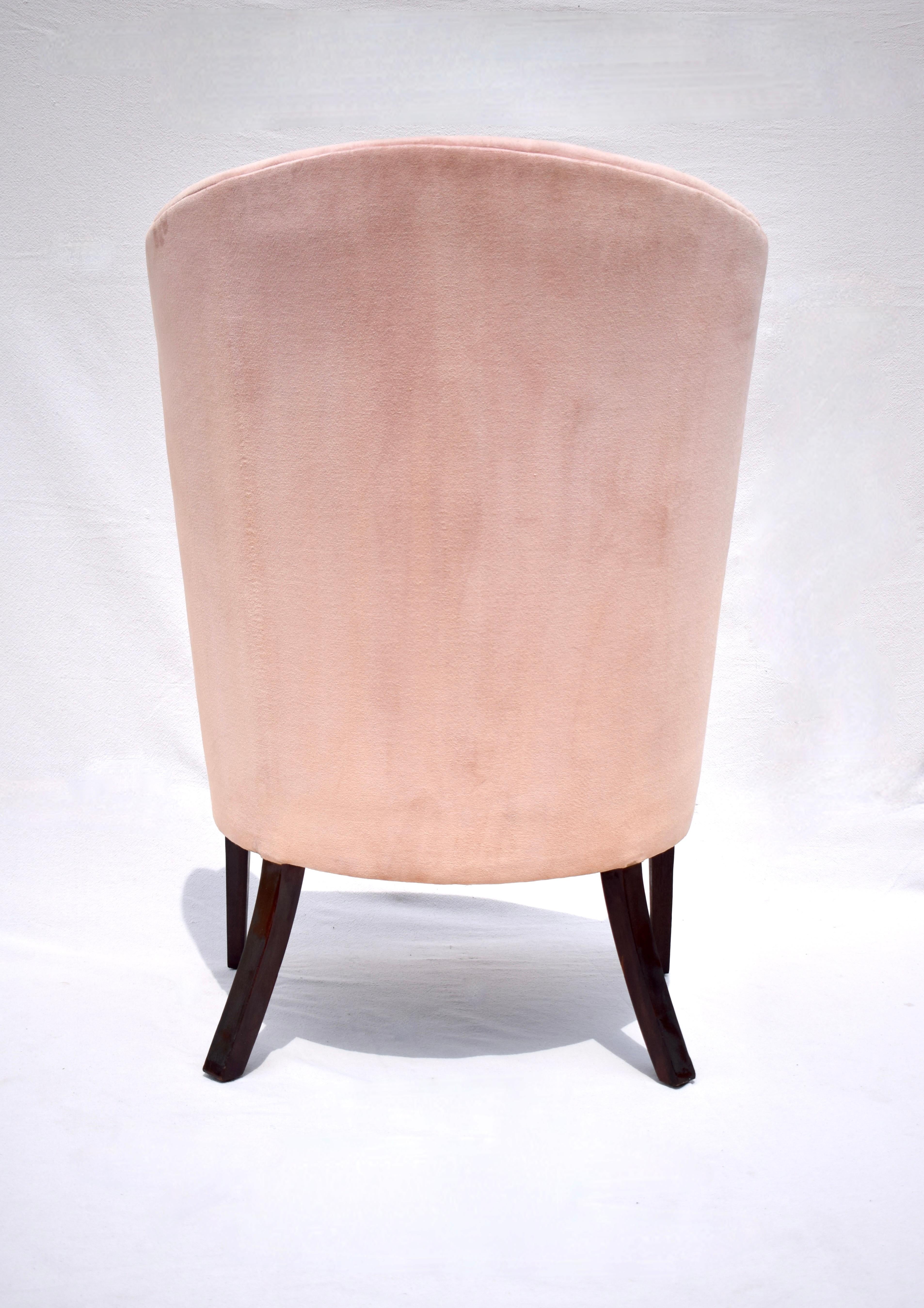 Hepplewhite Tufted Curved Back Wing Chair For Sale