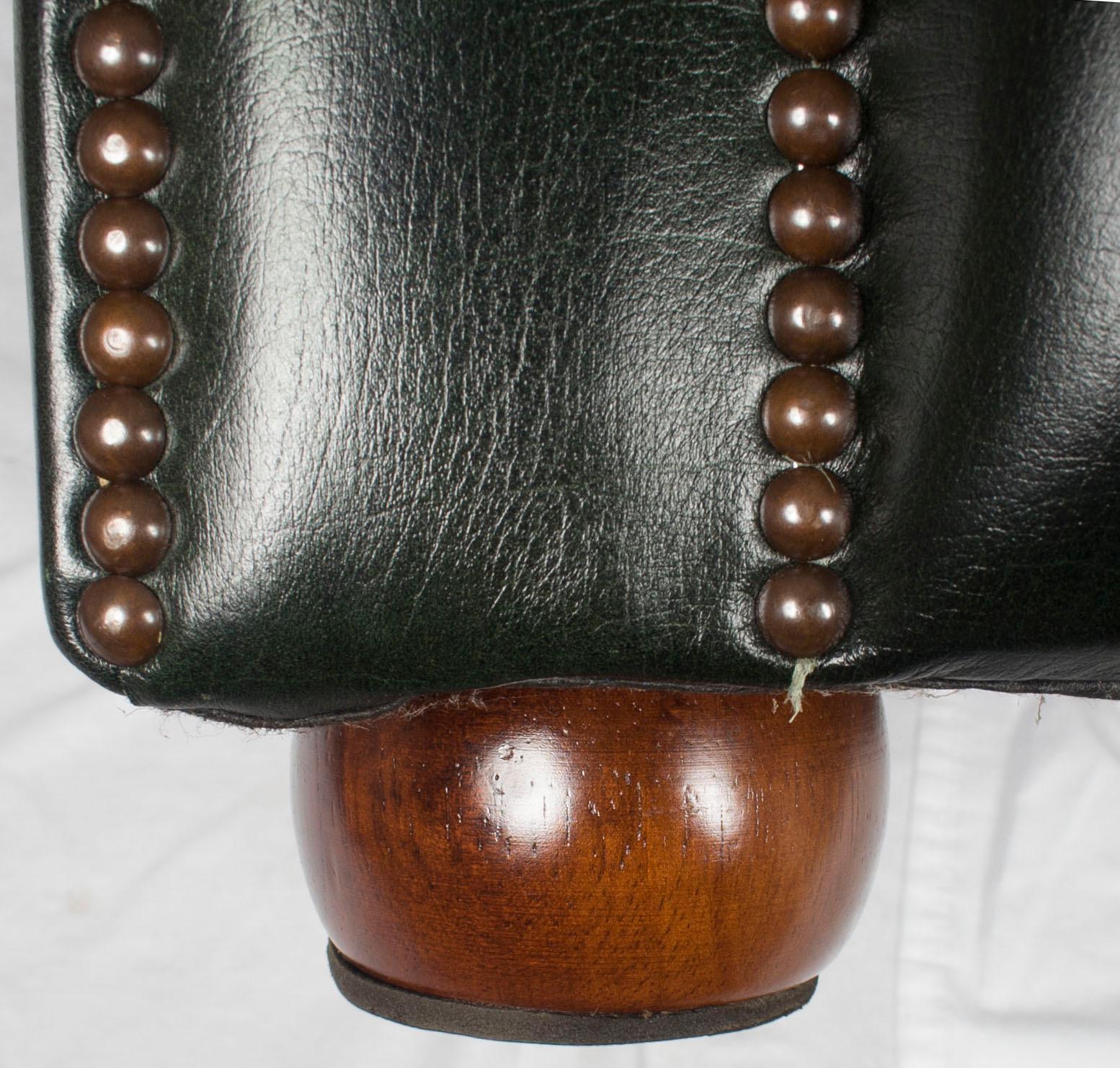 Poltrona Club Chesterfield in pelle verde trapuntata 1
