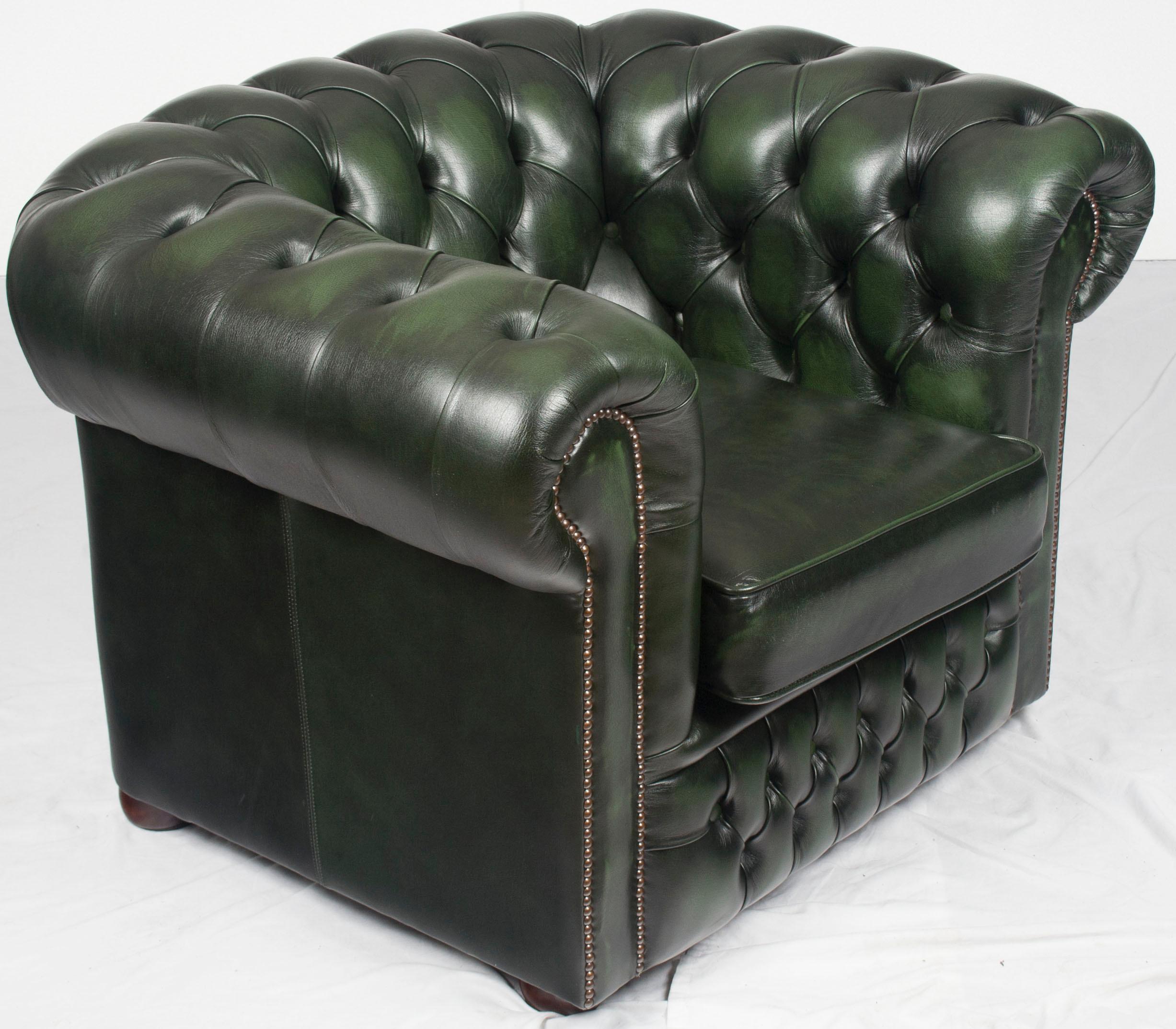 Poltrona Club Chesterfield in pelle verde trapuntata 2