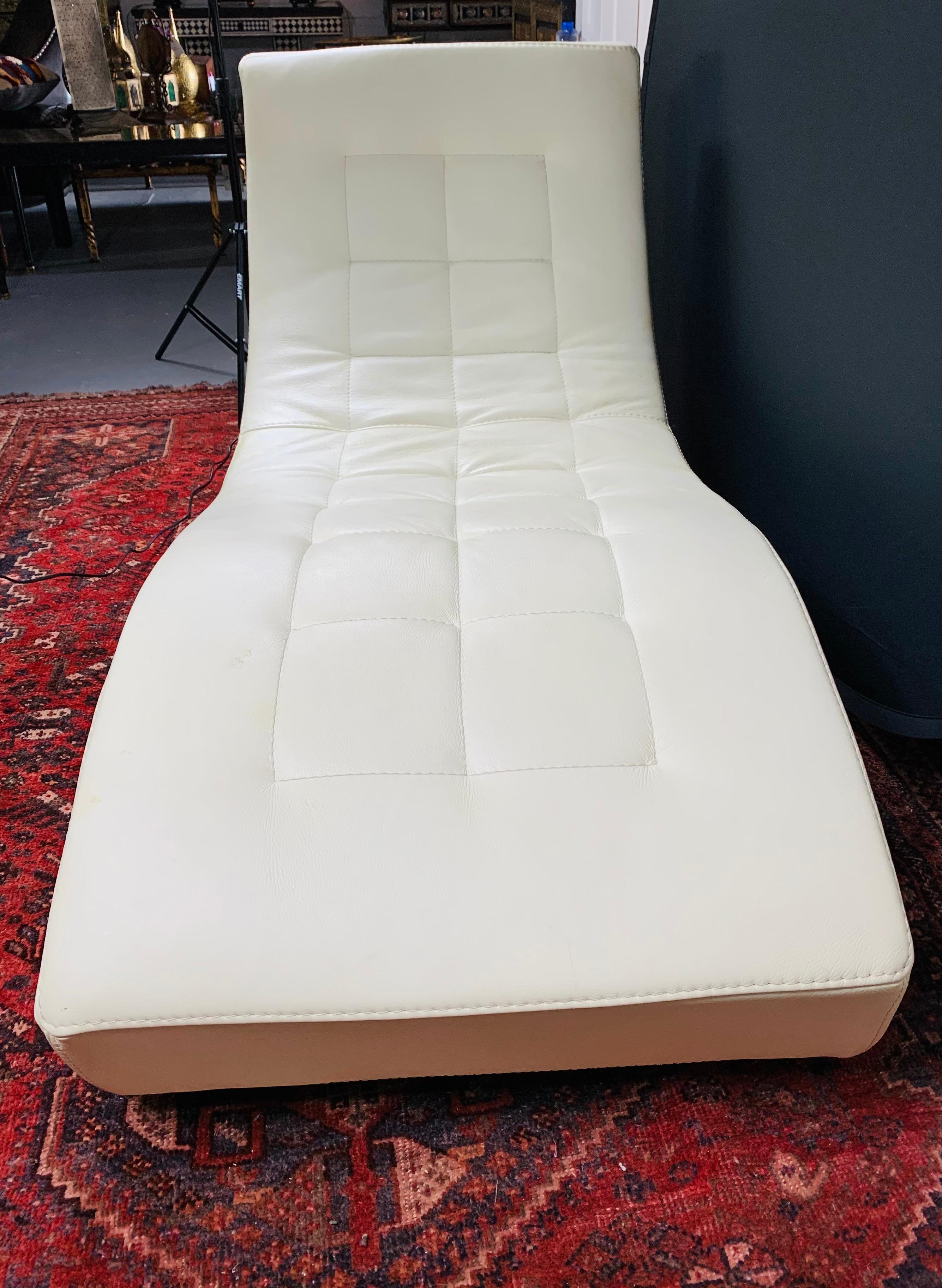 Tufted Ivory Leather Lounge Chair in the Manner of Roche Bobois 6