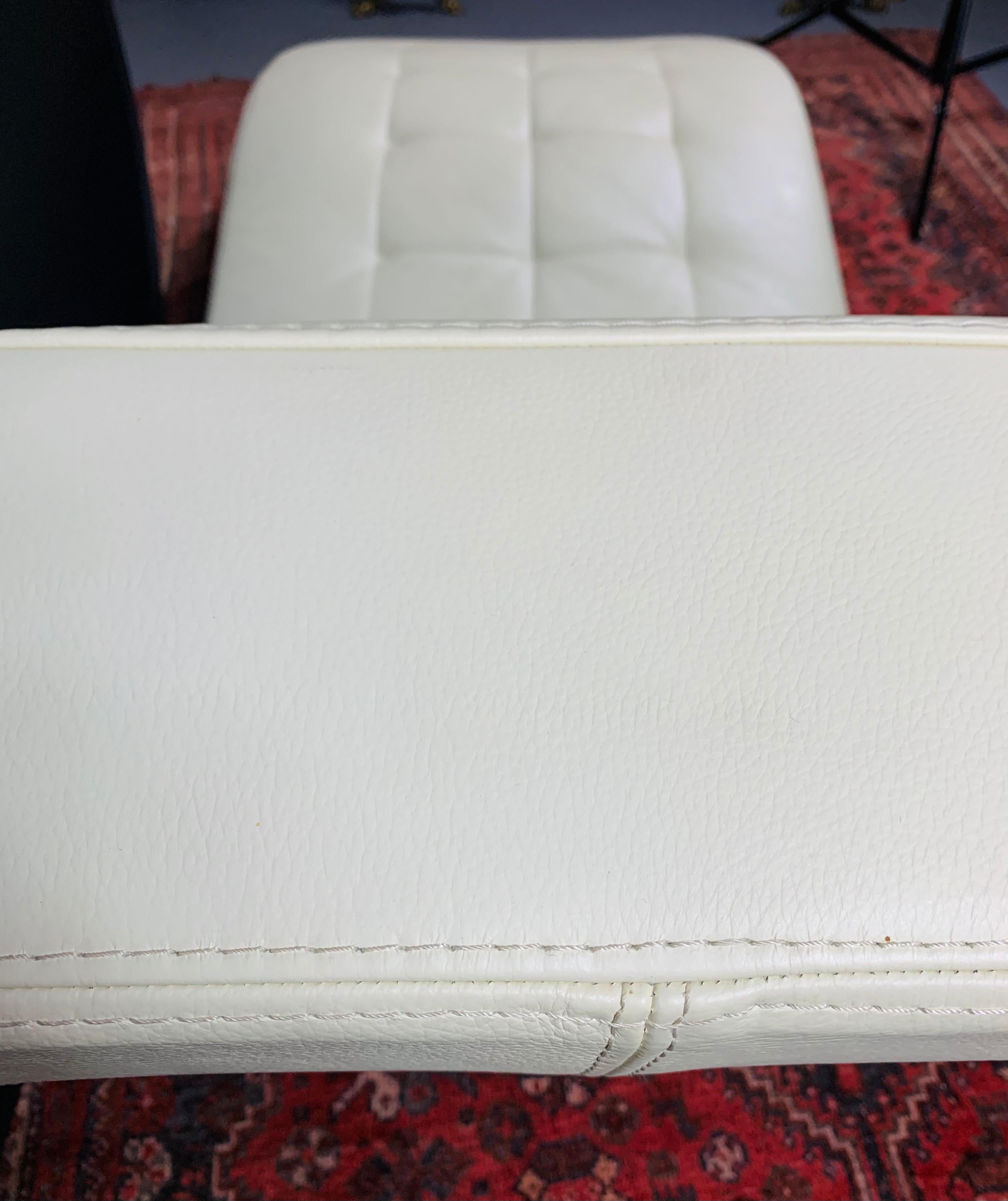 Tufted Ivory Leather Lounge Chair in the Manner of Roche Bobois 8