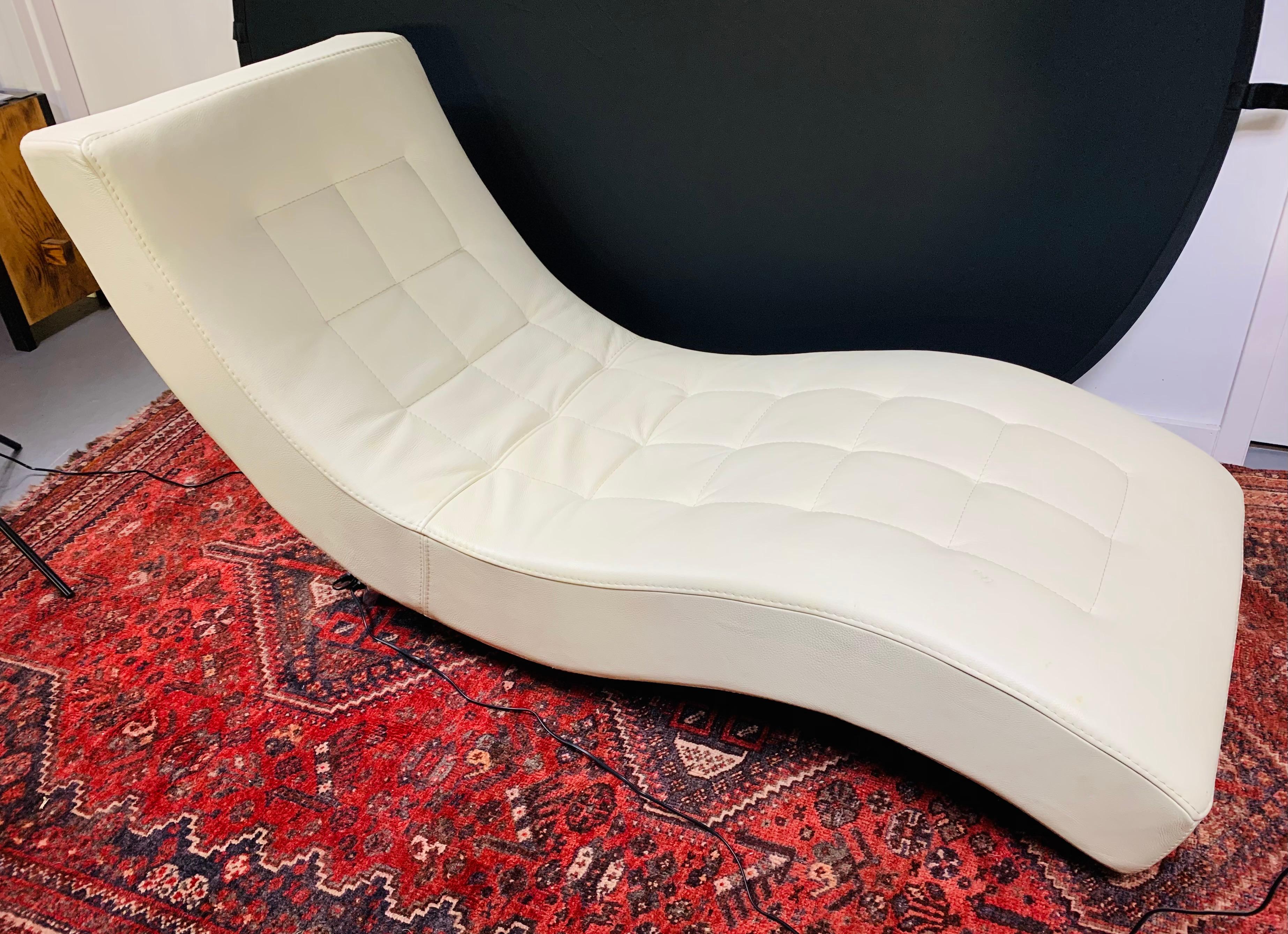 A luxurious and stylish lounge chair signed Maurice Villency in the manner of Roche Bobois. In classy beige or ivory color, the chaise lounge features an elegant curved profile, chrome-plated steel feet and diamond tufted leather. A wonderful