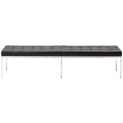 Banco de cuero con capitoné de Florence Knoll