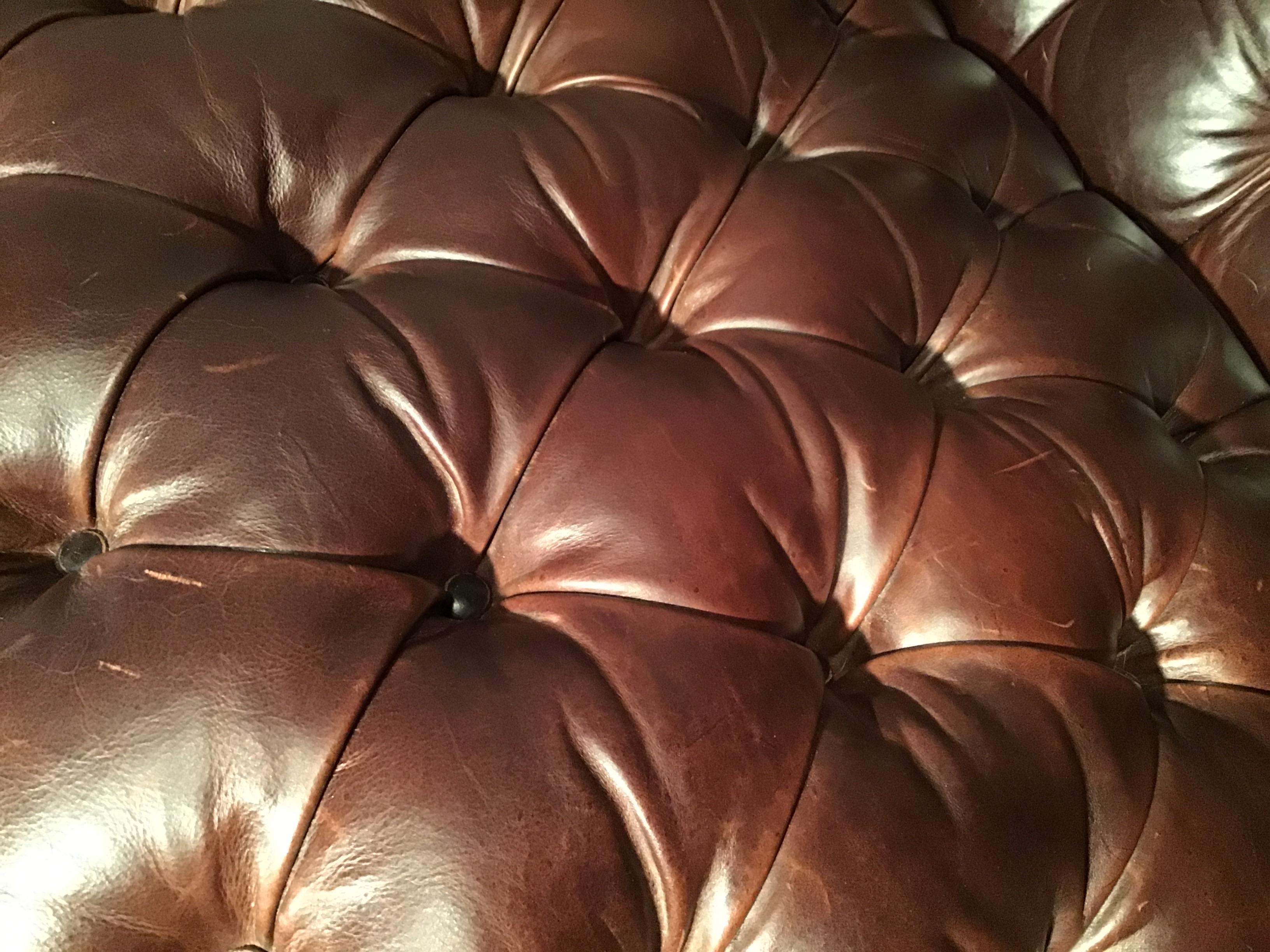 Tufted Leather Chaise Lounge 1