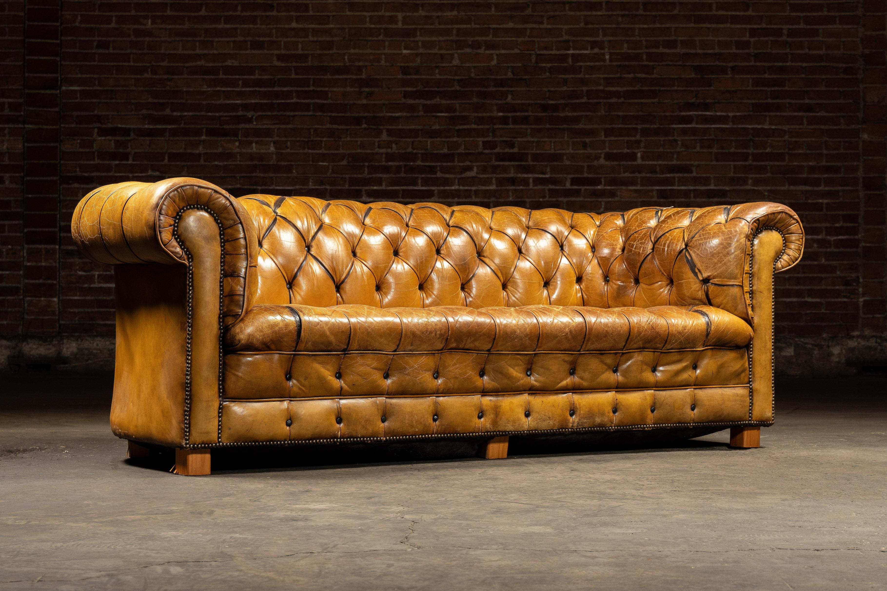 Tufted Leather Chesterfield Sofa in Camel For Sale at 1stDibs