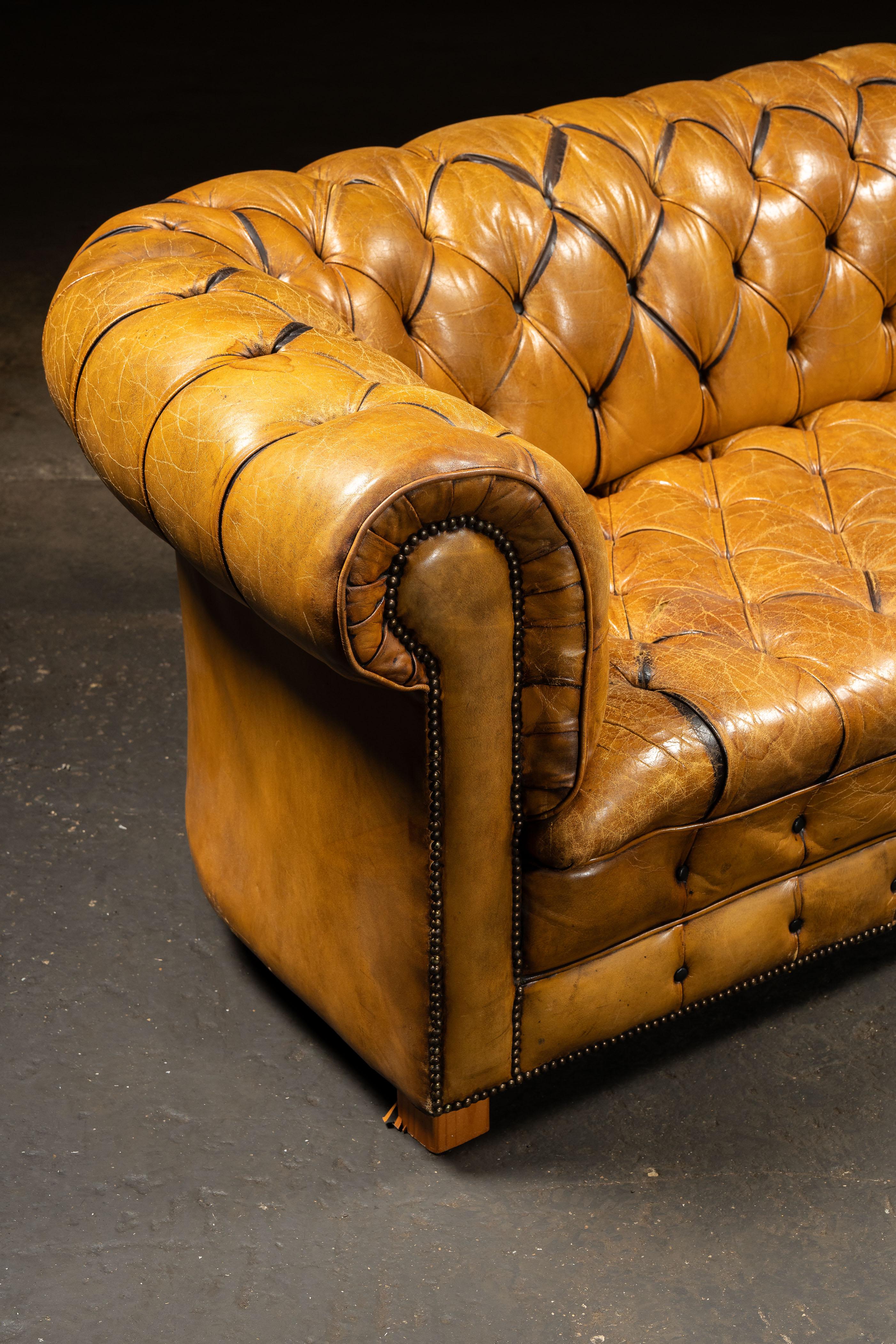 Tufted Leather Chesterfield Sofa in Camel For Sale at 1stDibs