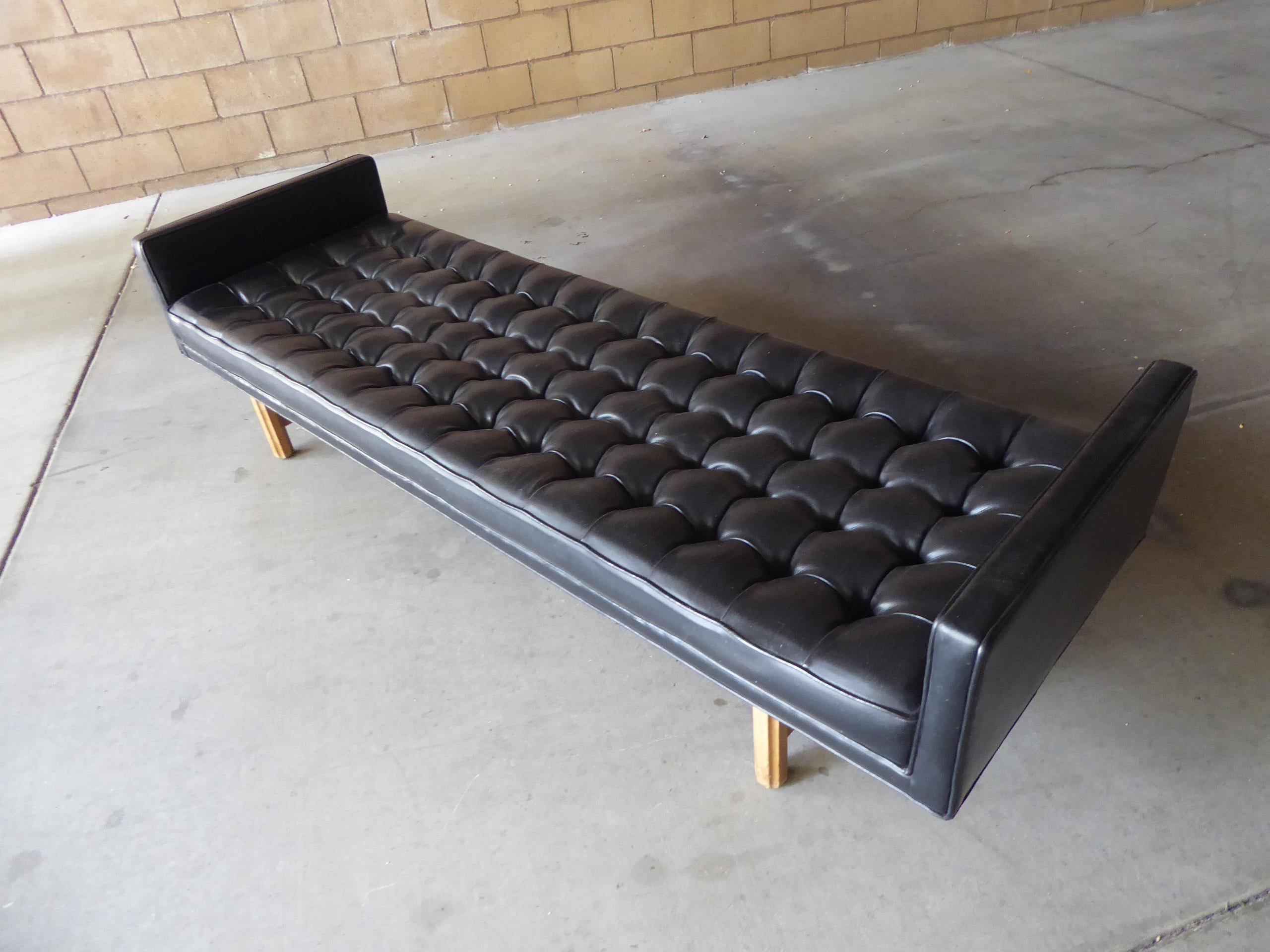 Tufted Leather Daybed Attributed to the Dunbar Furniture Co, circa 1960s 3