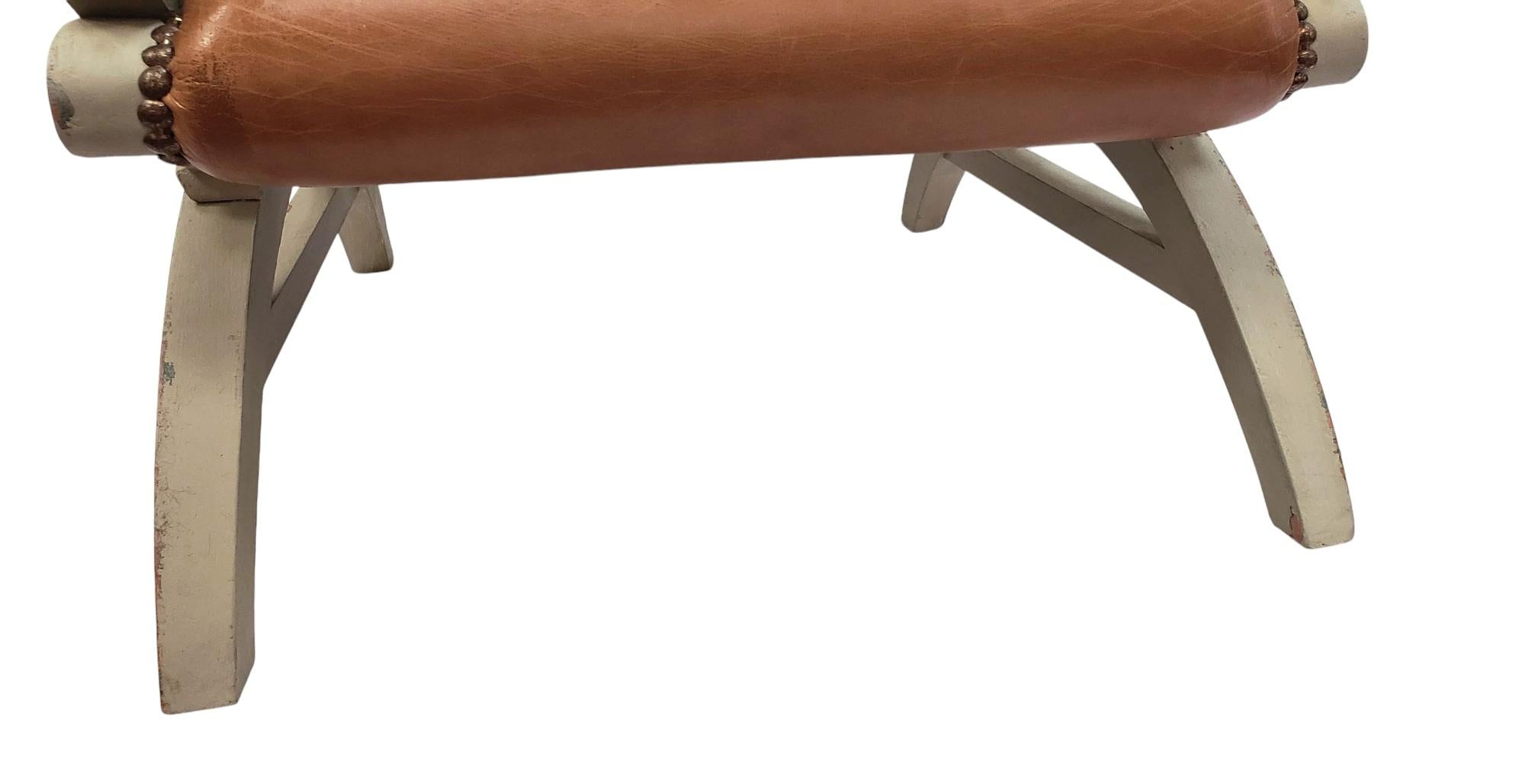Klismos-Lounge-Sessel aus getuftetem Leder im Angebot 6