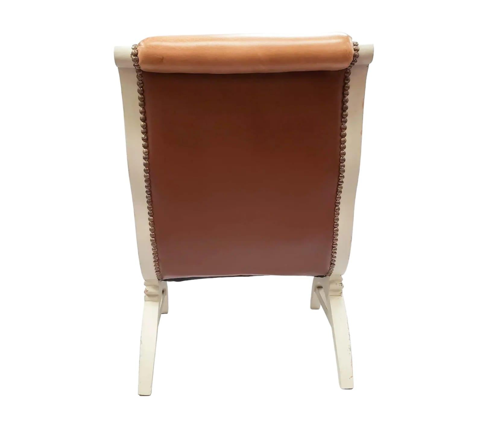 Klismos-Lounge-Sessel aus getuftetem Leder im Angebot 7