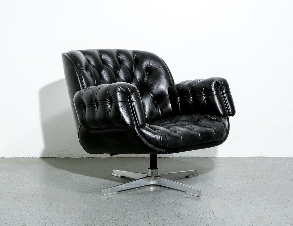 Mid-Century Modern Tufted Leather Lounge Chair in the Style of Ward Bennett