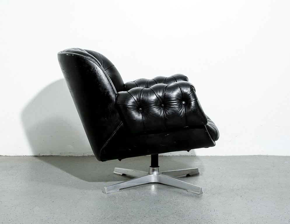 Tufted Leather Lounge Chair in the Style of Ward Bennett In Good Condition In Brooklyn, NY