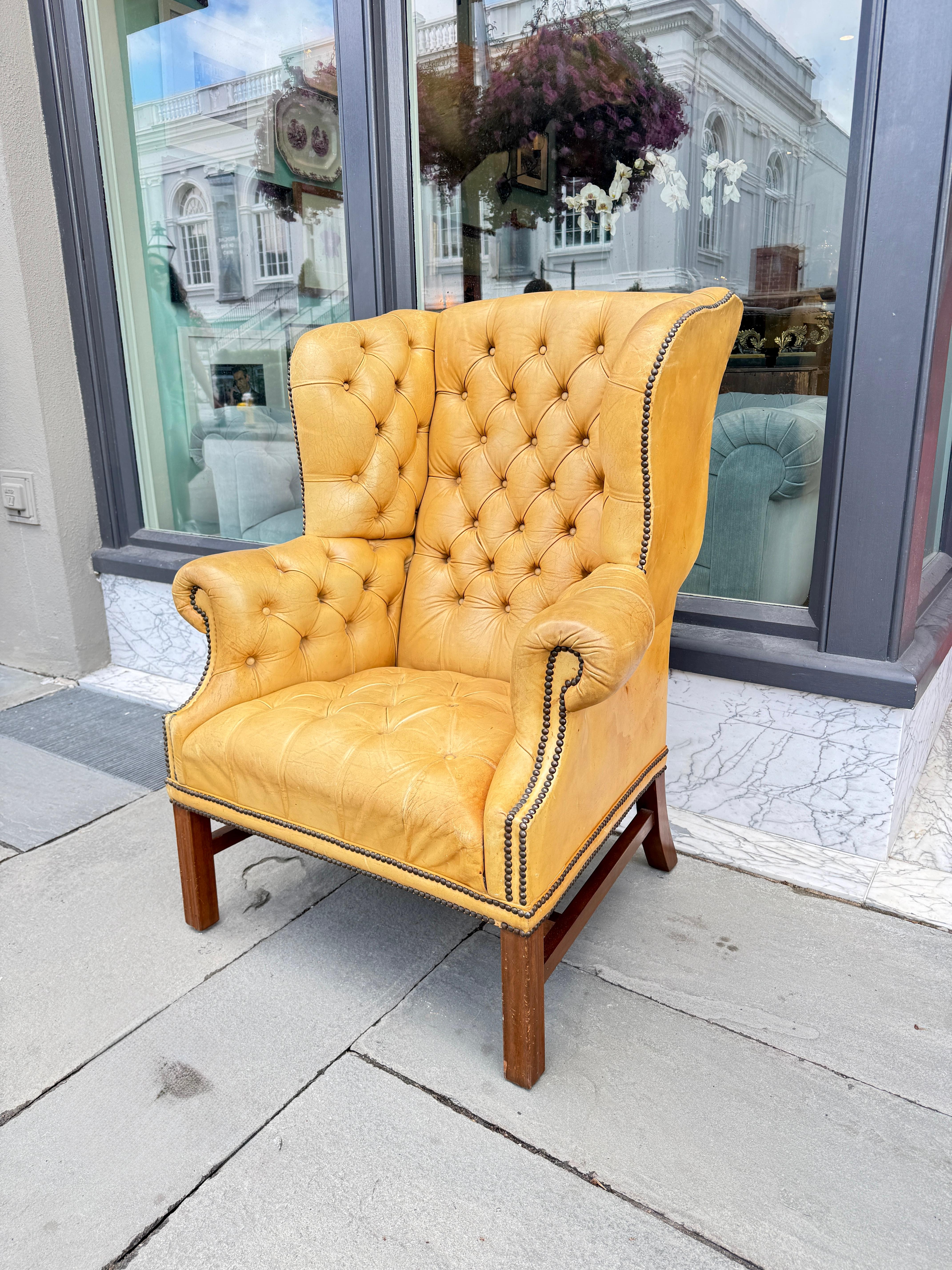 Chippendale Pair of tufted leather mahogany wingback 20th century chair For Sale