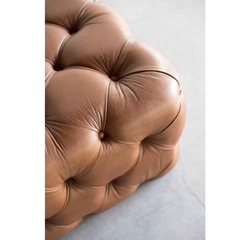 Américain Pouf en cuir touffeté de Croft House en vente
