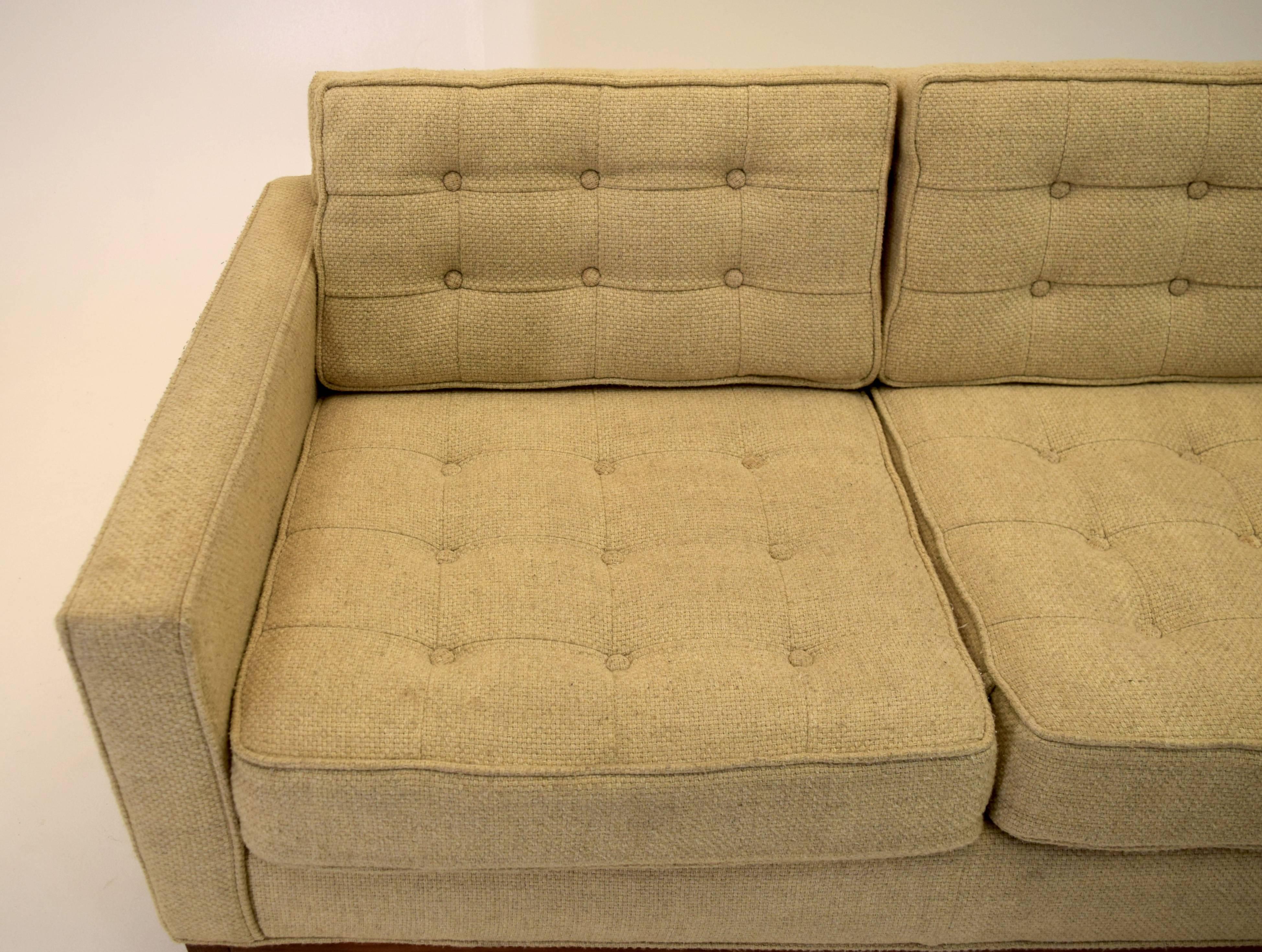Tufted Low Profile Settee in the Style of Florence Knoll In Good Condition In South Charleston, WV