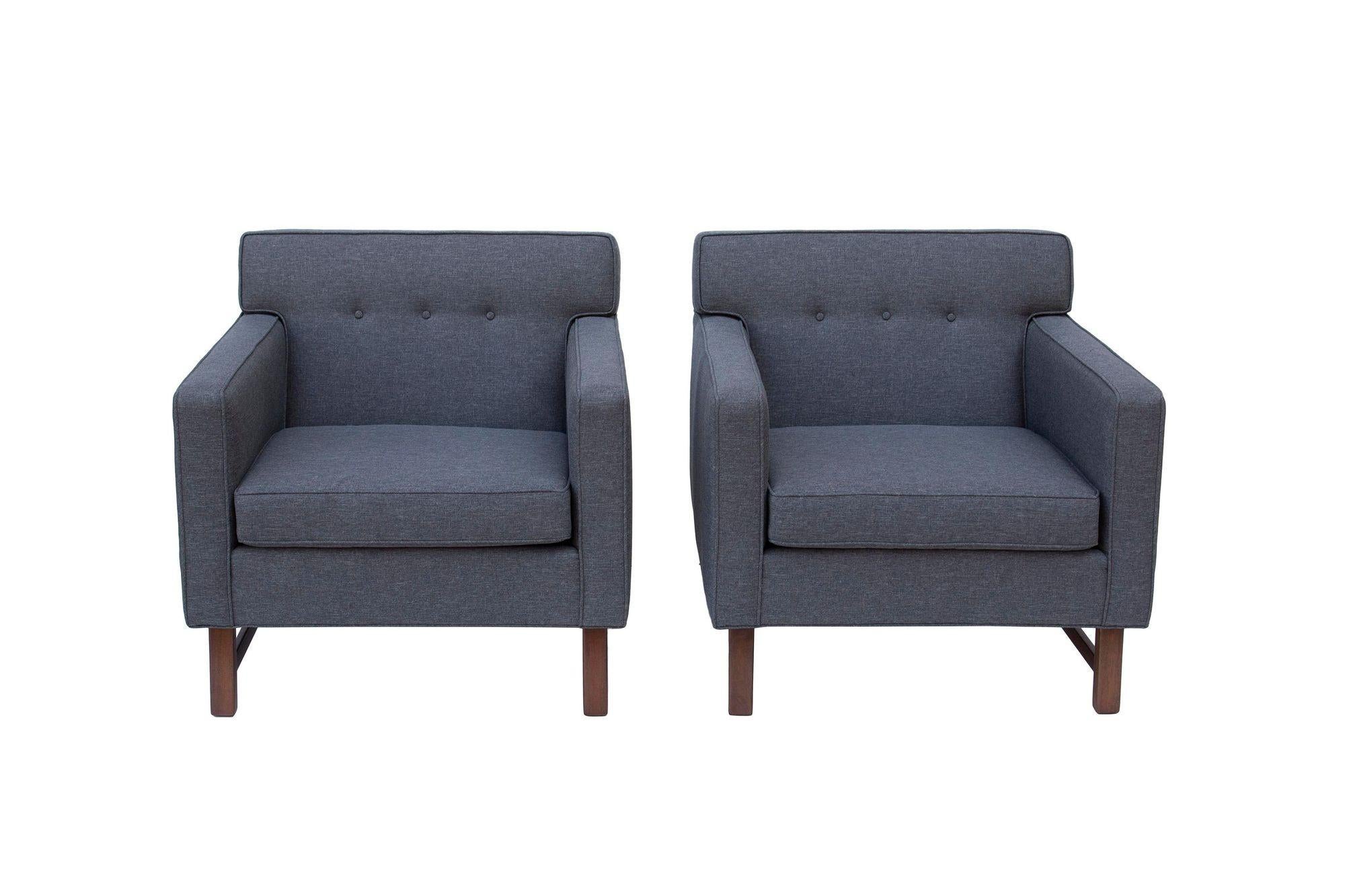 USA, 1950s
Great pair of tufted midcentury armchairs made by The Franklin Furniture Co. of Columbiana, OH. These look very much like Dunbar. Newly reupholstered with all new foam; the walnut bases have been serviced and refinished. These are
