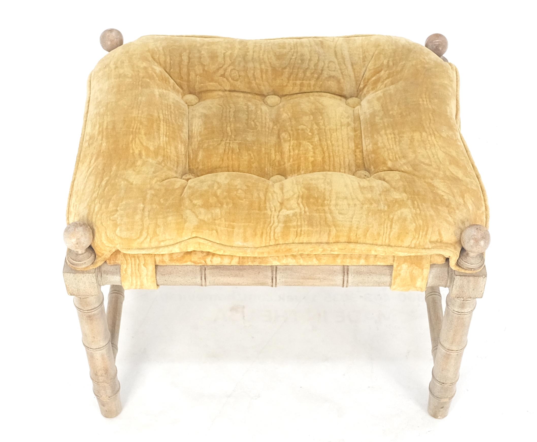 Tappezzeria Panchina compatta di metà secolo con struttura in finto bambù e mohair trapuntato MINT! in vendita