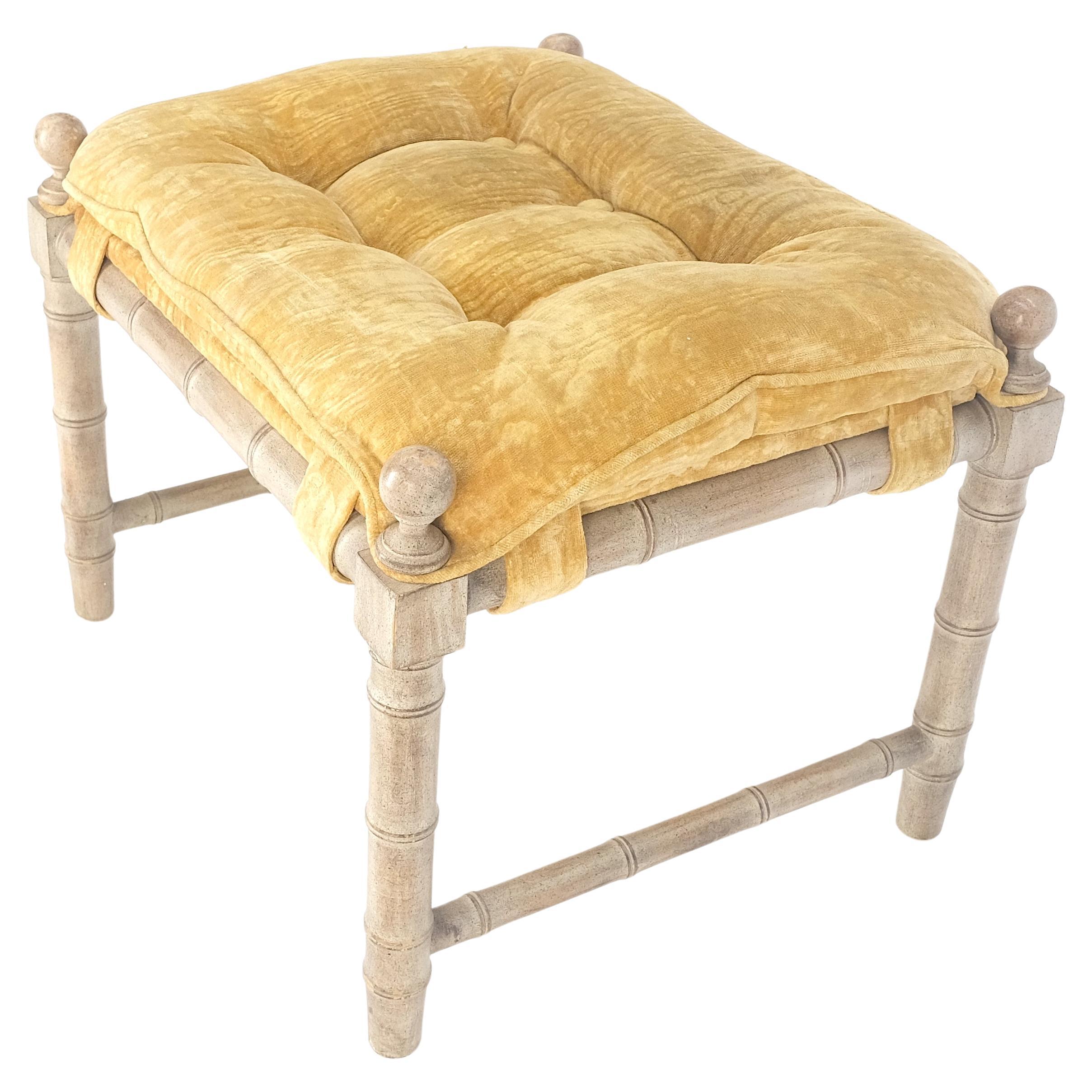 Panchina compatta di metà secolo con struttura in finto bambù e mohair trapuntato MINT!