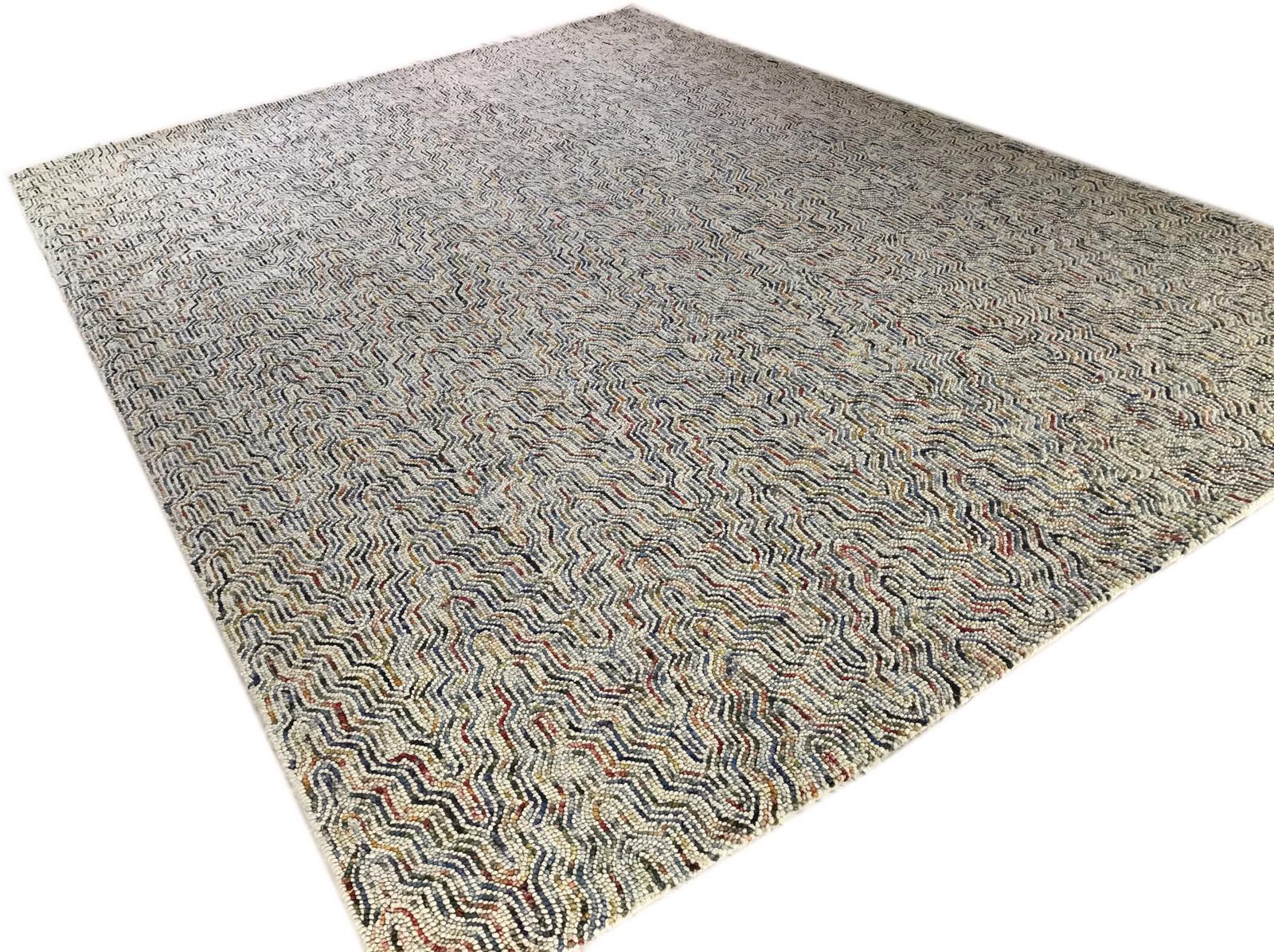 Tufted Multi-Color Indian Wool Area Rug In New Condition For Sale In Los Angeles, CA