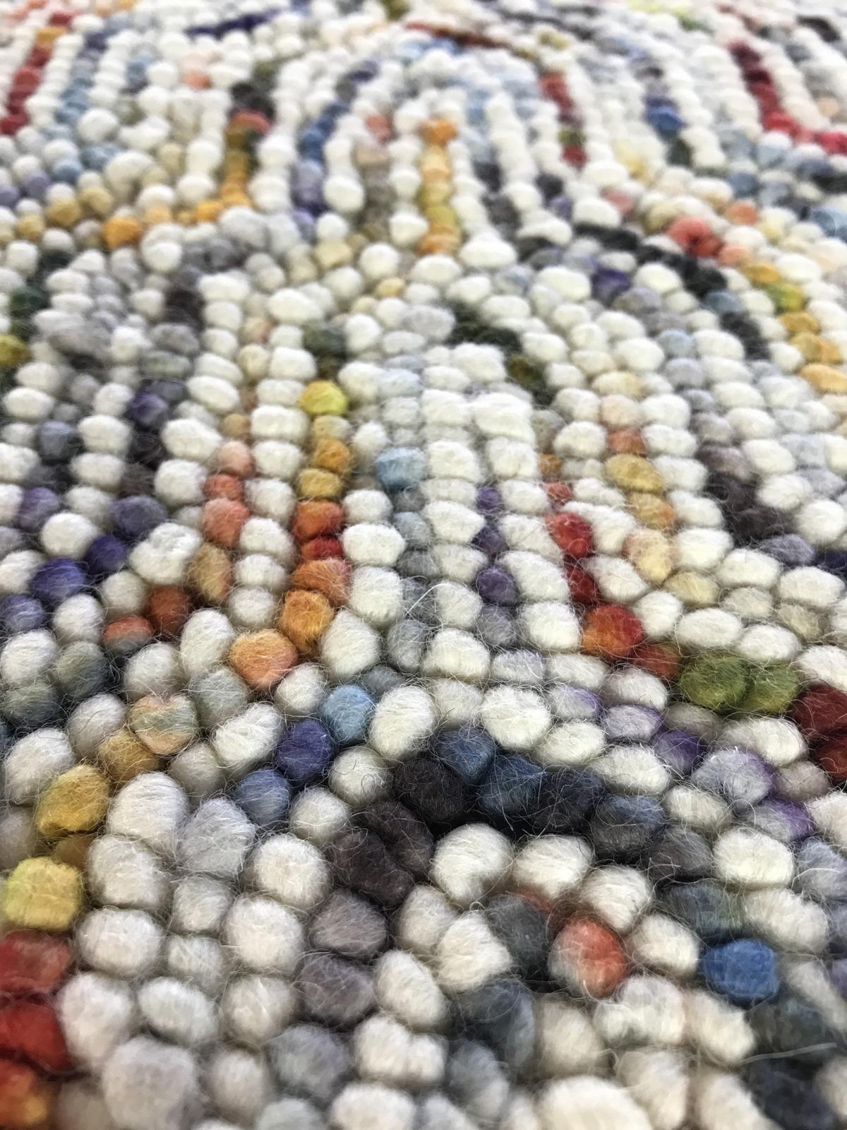 Tapis de zone en laine indienne multicolore touffeté en vente 1