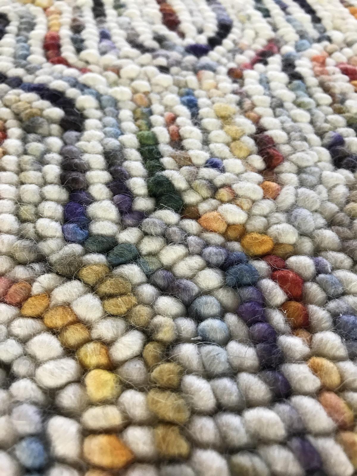 Tapis en laine indienne multicolore touffeté en vente 2
