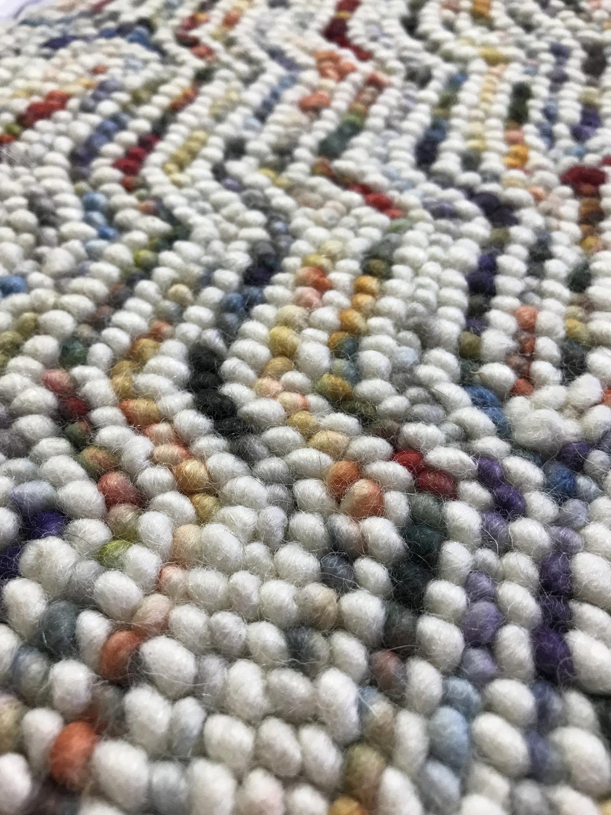 Tapis de zone en laine indienne multicolore touffeté en vente 3