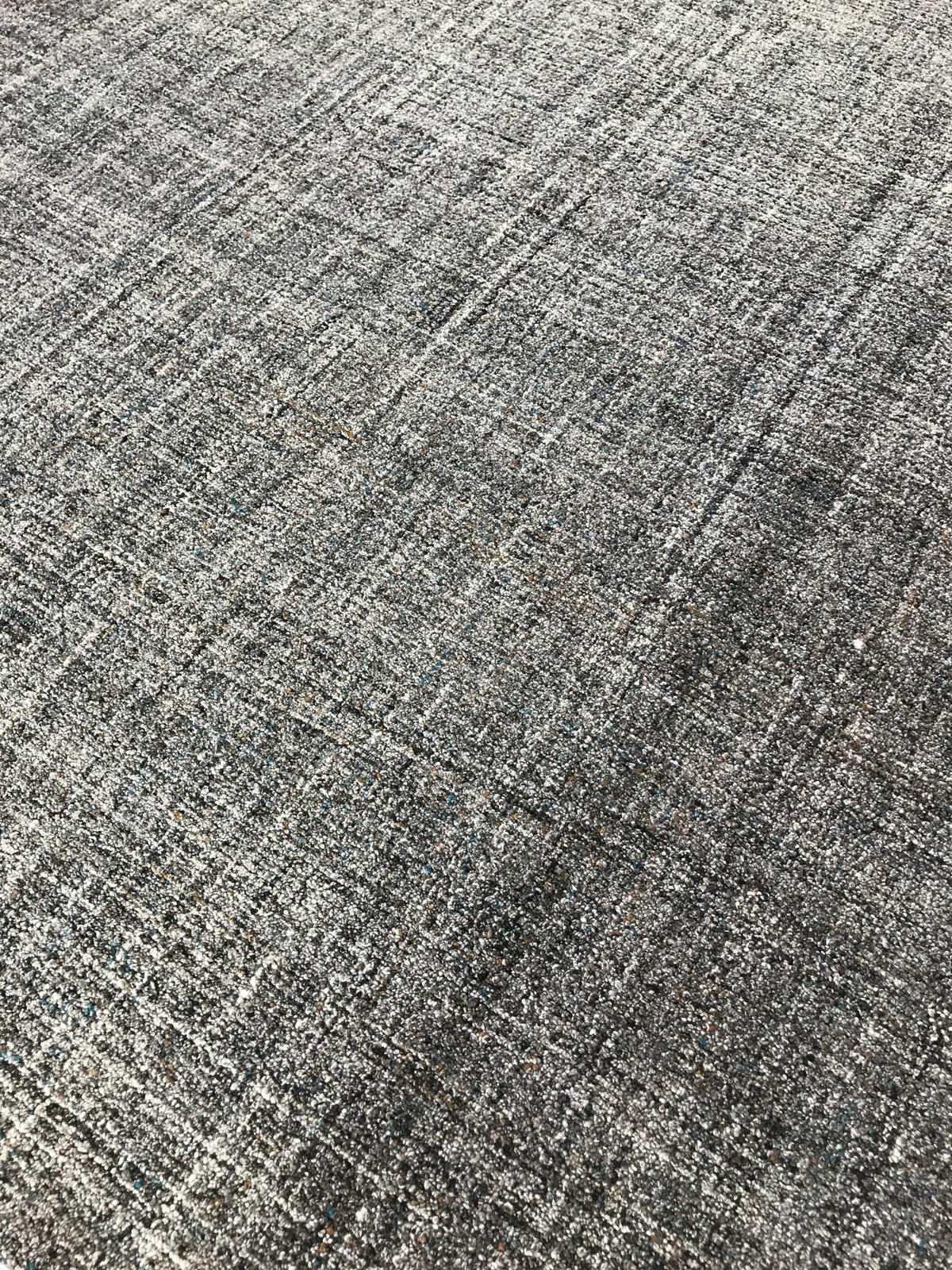 Tappeto di lana multi-colore con lavorazione tufted In condizioni Nuovo in vendita a West Hollywood, CA