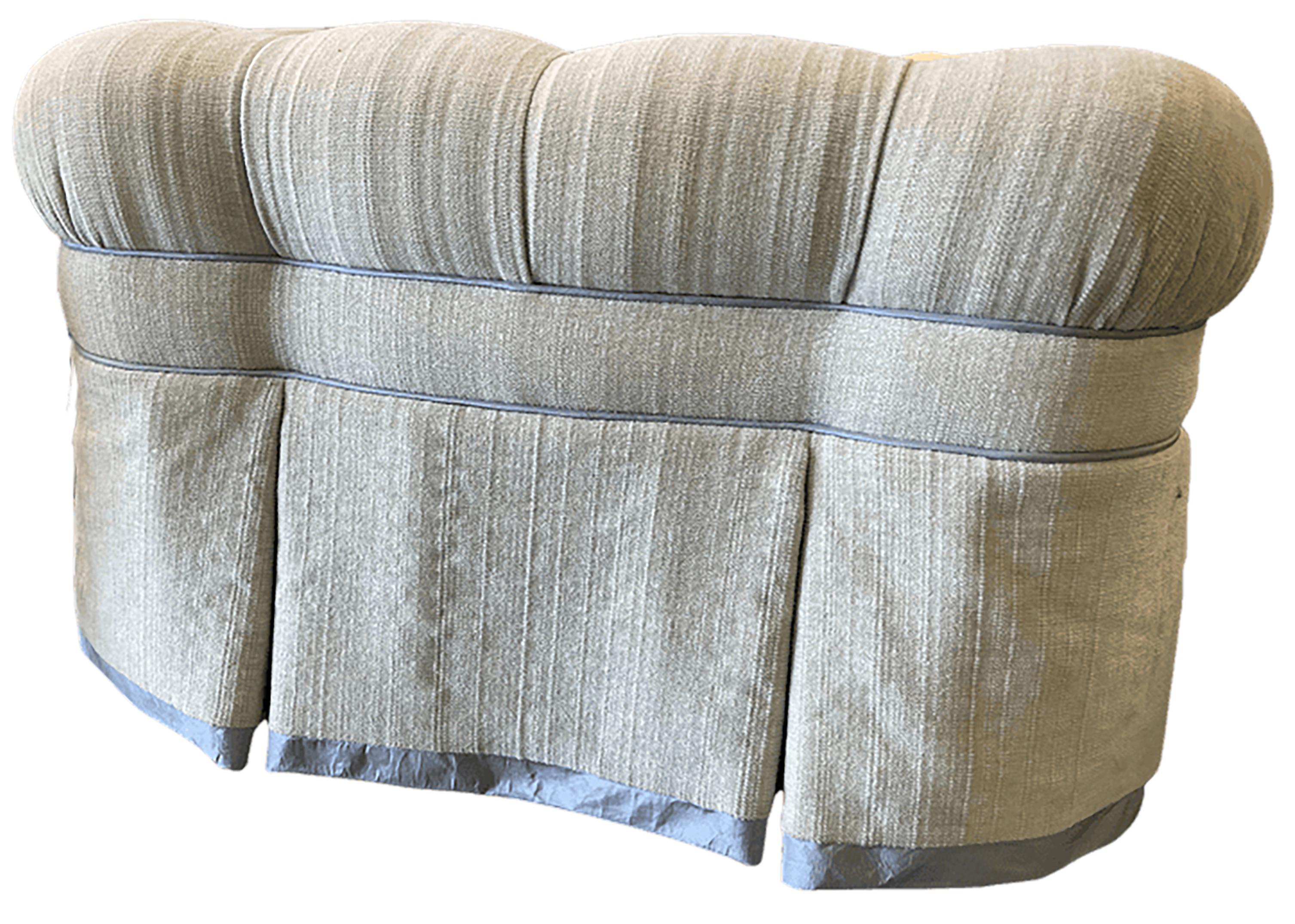 Tufted Ottoman with Off-White Layered Fabric In Good Condition For Sale In Dallas, TX