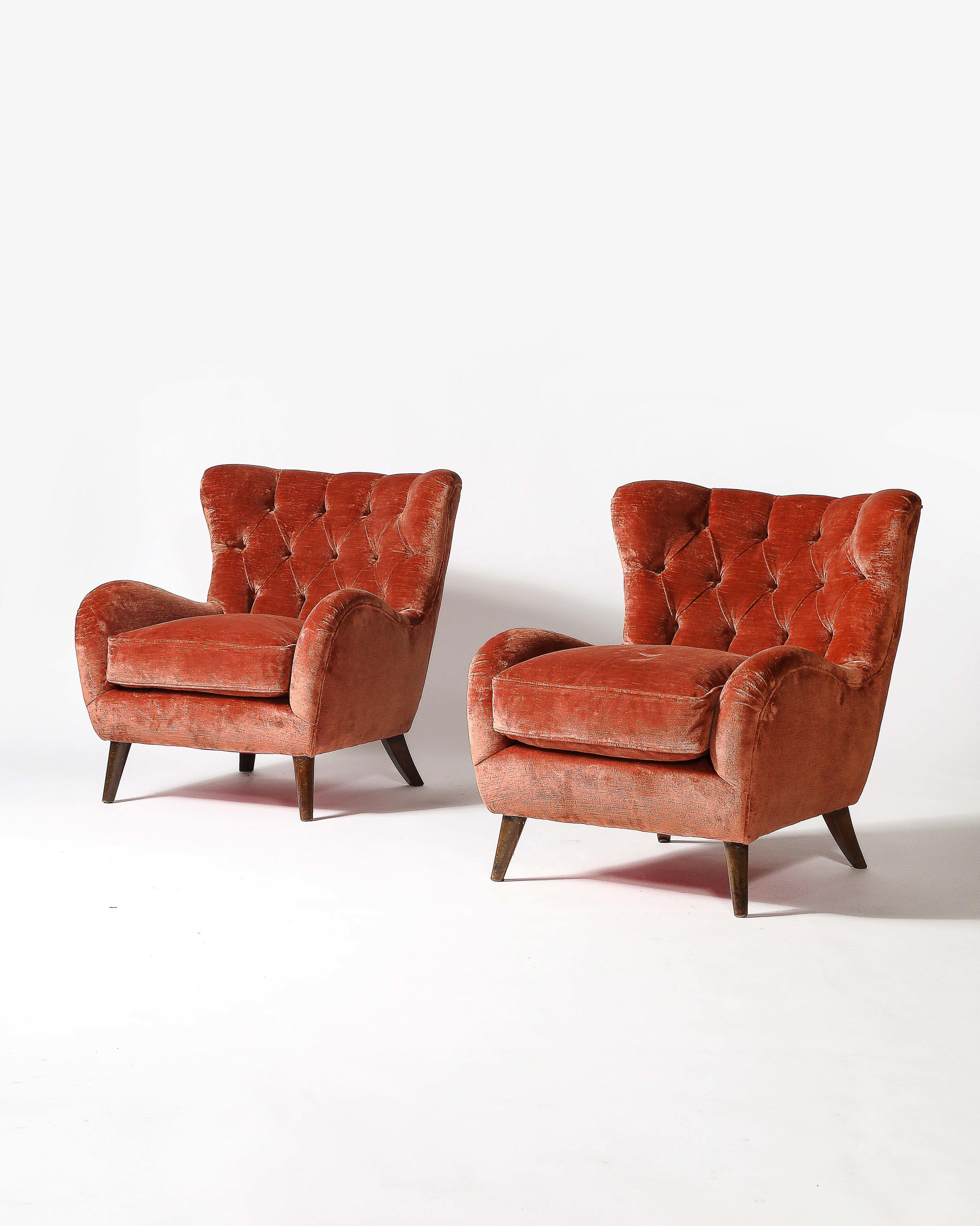 Tufted Rose Colored Velvet Armchairs with Elm Legs, Italy, c. 1950 In Excellent Condition For Sale In New York City, NY