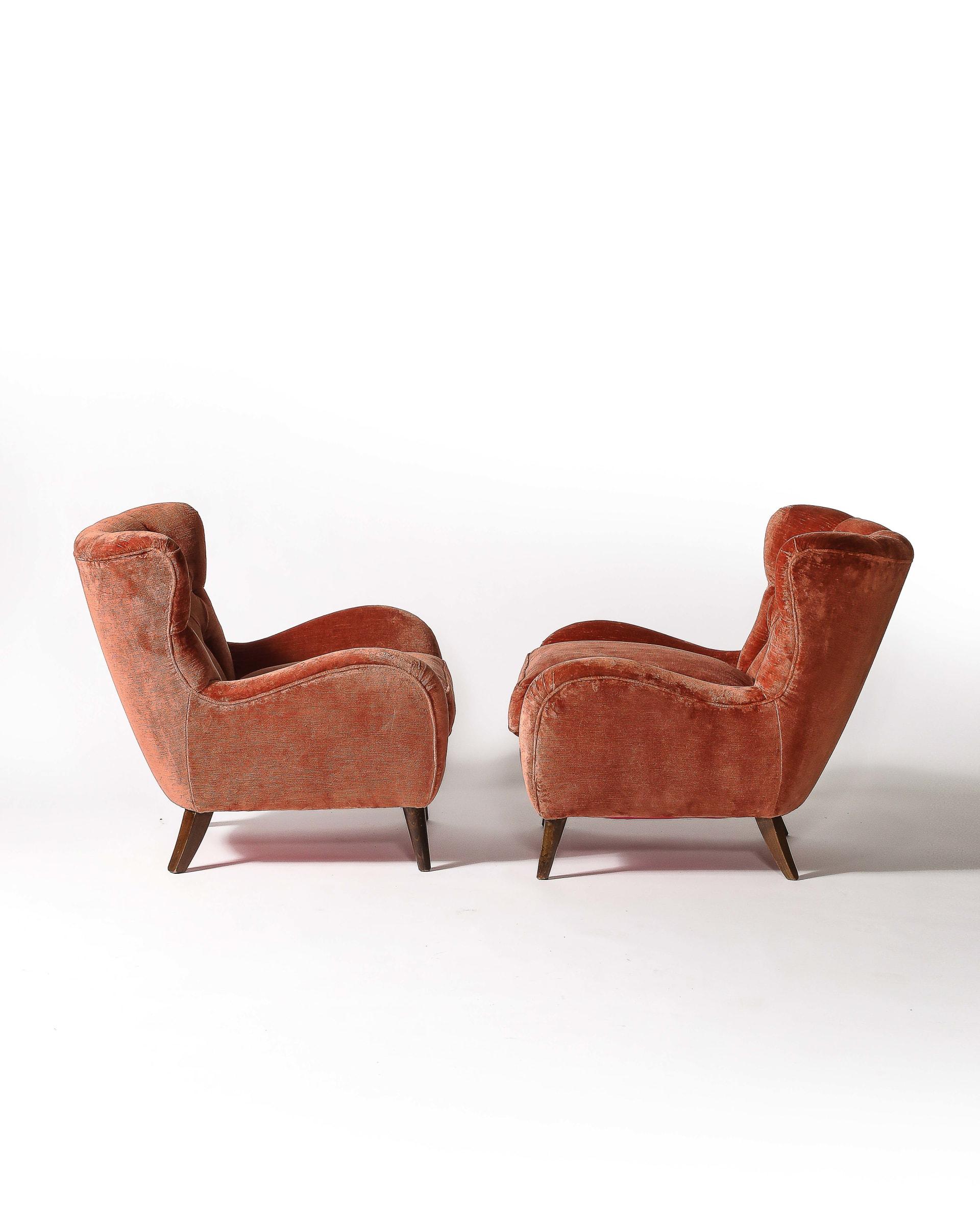 Tufted Rose Colored Velvet Armchairs with Elm Legs, Italy, c. 1950 For Sale 2