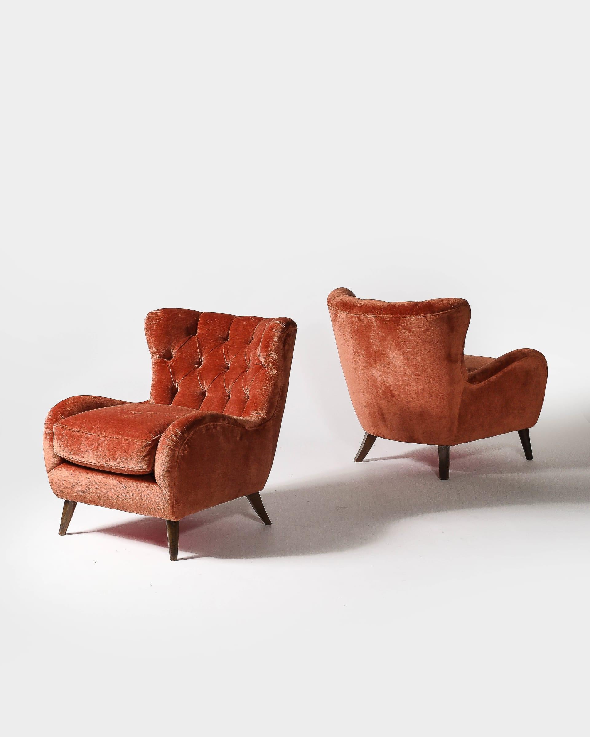 Tufted Rose Colored Velvet Armchairs with Elm Legs, Italy, c. 1950 For Sale 3
