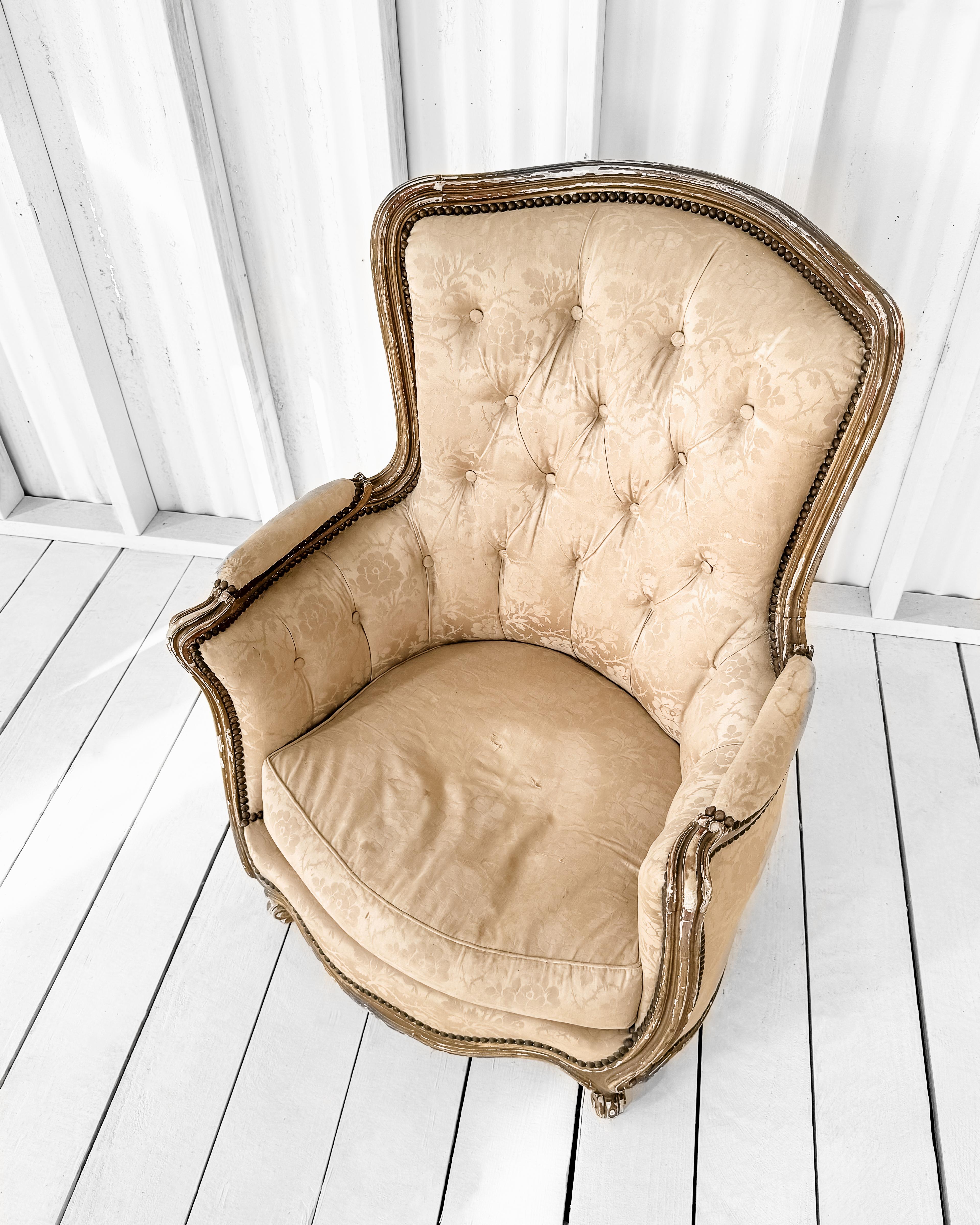 Tufted Silk Damask Louis XV Style Bergere Chair In Good Condition For Sale In Mckinney, TX