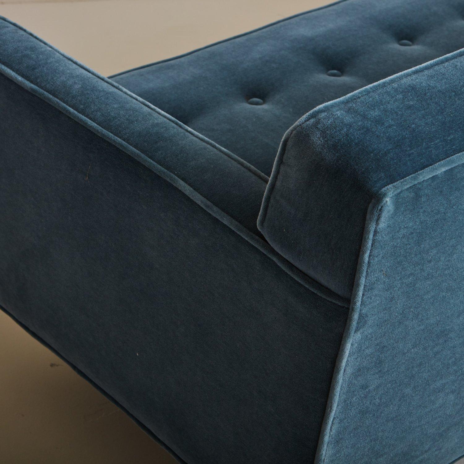 Tufted Sofa in Blue Mohair Attributed to Edward Wormley for Dunbar, USA 1950s For Sale 5
