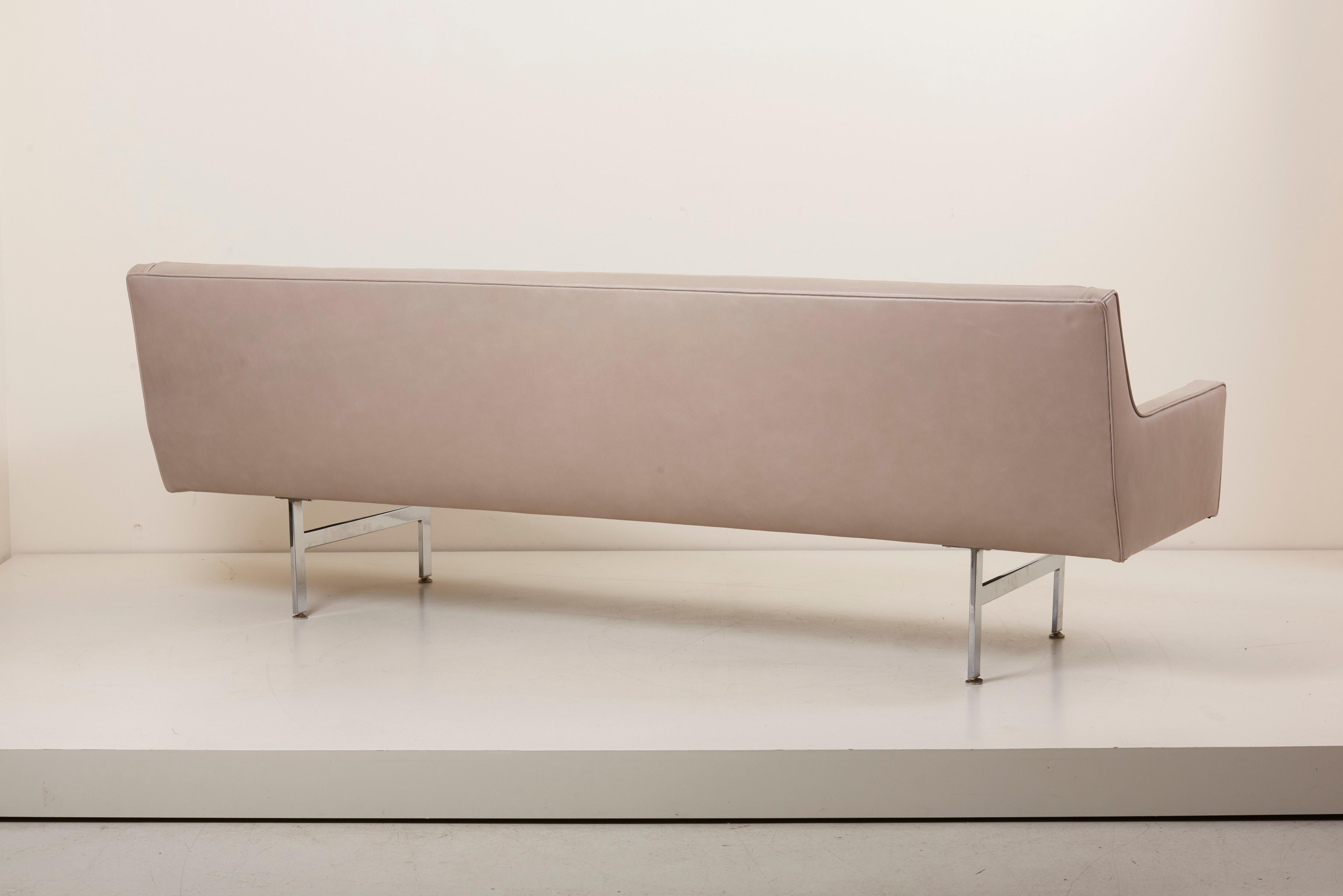 Tufted Sofa in Grey Leather by Milo Baughman for Thayer Coggin 5