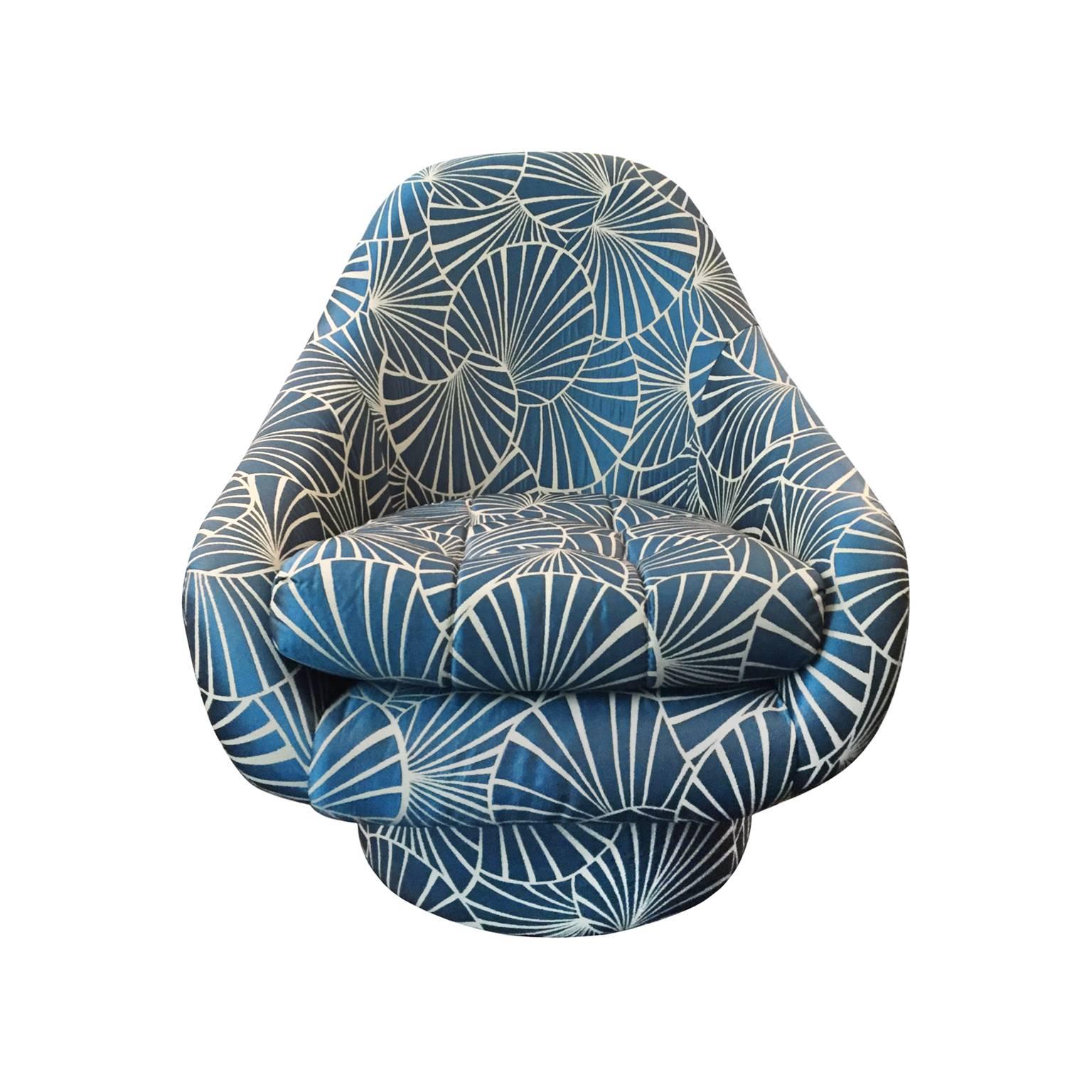 Tufted Swivel Chair in Blue Frond Upholstery by Steve Chase In Excellent Condition In New York, NY